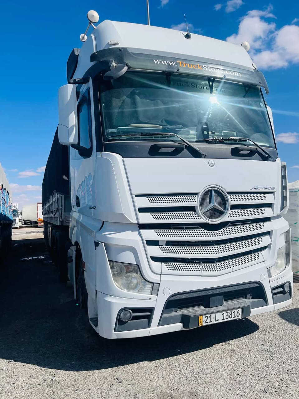 السلام عليكم وحش للبيع مديل 2015 فول موصفات رتايدر كامره حساس ثلاجه تبريد خزن سياره خير من الله حجم 2542 رقم سليمانيه +عربانه جرف خمس محاور بدون شعار  رقم  ***********
