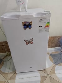 ثلاجه صغيره للبيع بشرط شغال ماطور بلادي شراي 07769903417