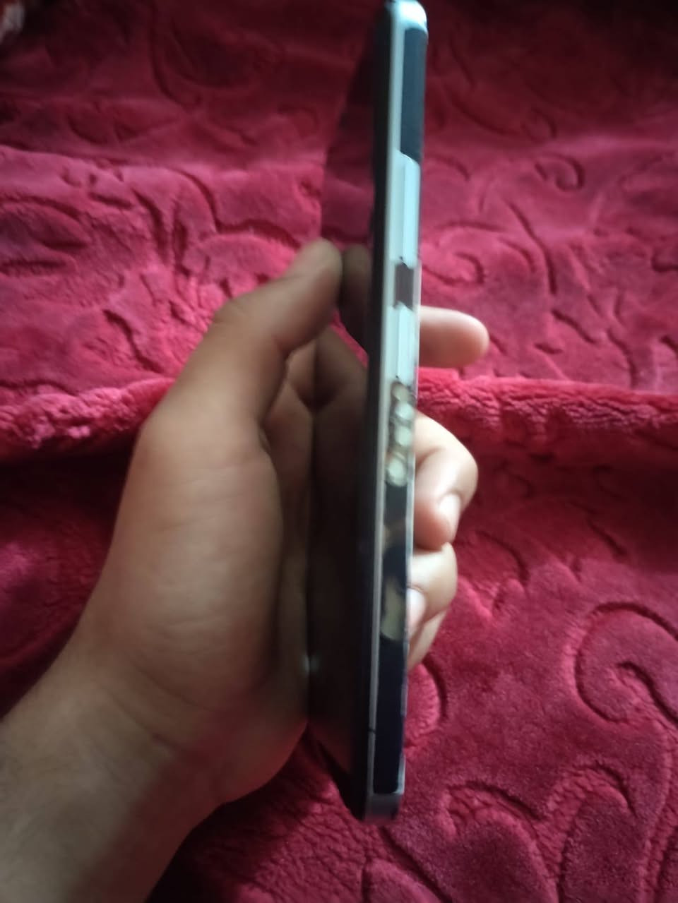 سلام عليكم
عندي تلفون (ايتل ار اس) 
تلفون نضيف وحلو كامرته واضحه وحلوه
بيه معالج بوبجي 60 فريم 
ذاكرته 256 
تلفون يخبل ضهر كزاز ضهره نضيف وحاطله هاي الزكه للحمايه
حماوه مابيه
رايده 170 وبيه مجال 
مكاني ( بغداد المعامل حي النصر) 
رقمي بس خط (***********) 
وشكرا لكم 💞🌹
