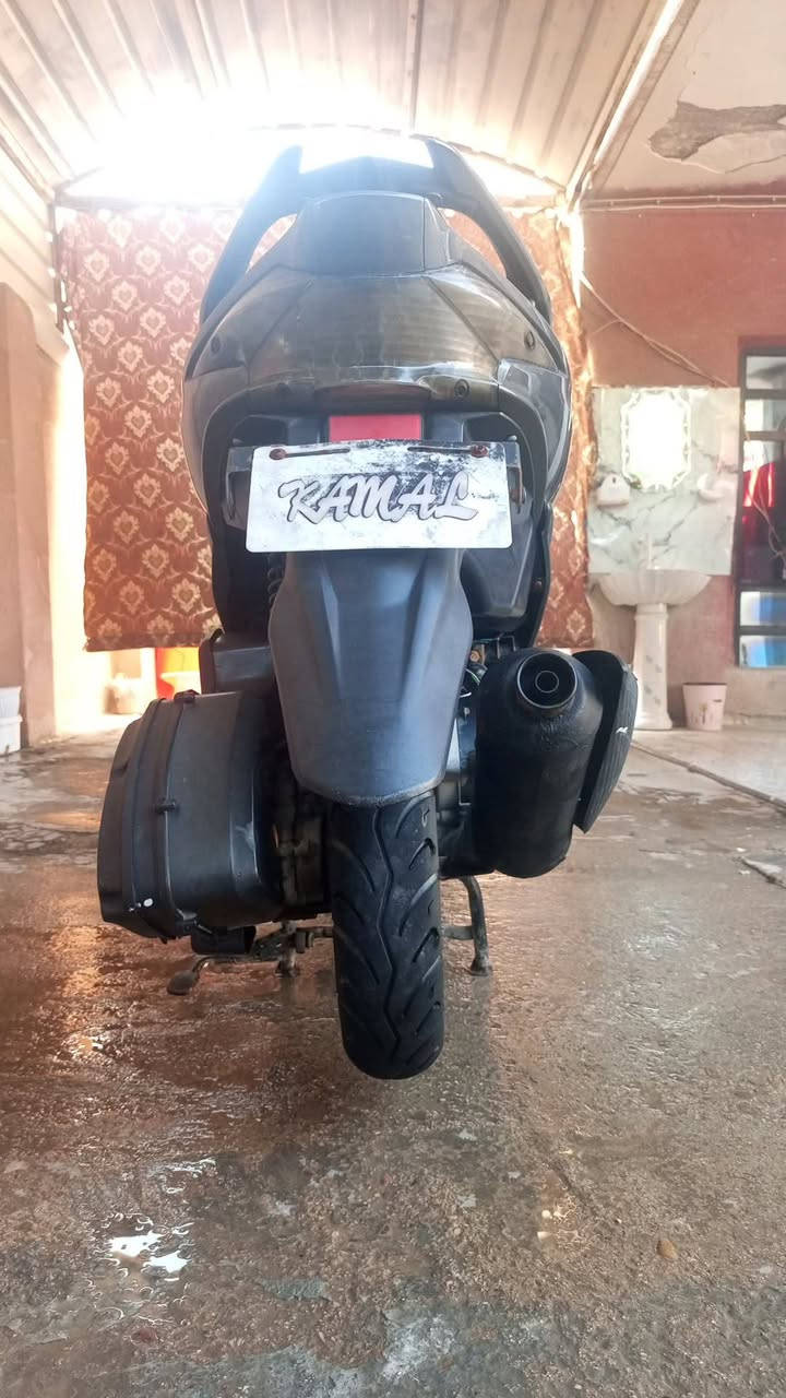 ***********سلام عليكم دراجه للبيع وارد كوري للبيع مكفوله كفاله عامه مكينه عل شرط لاصوت ولاتبخير ابد جيب فيتر ويجي يفحصه سلف نص نكره هندر واحد كهربائياته من الطول لطول شغاله تخم تاير اول امس شديته دراجه مشروطه كله باتري قبل سبوع شديته دبلاته وره كدام جدد شلعه ومعدل فول السعر 250 وبيه مجال حك الجيه ولله متلكه دراجه هيج نضافه وبهيج سعر ابد دراجه فول
