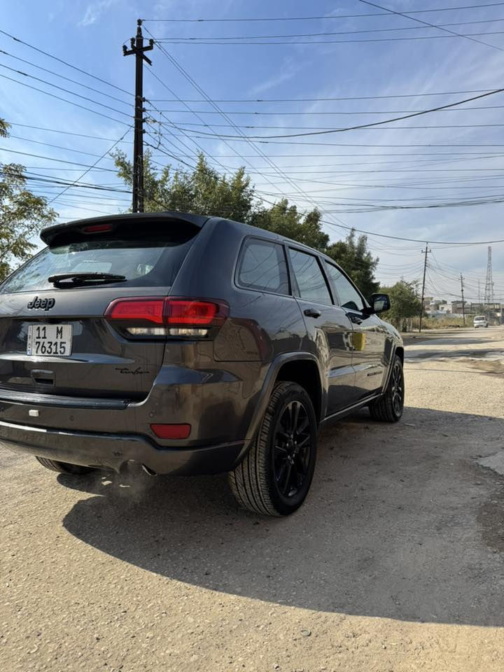 سلام عليكم
للبيع جيب بلاك توب 2018 ماشيه 63 رقم بغداد بسمي تحويل مباشر حادثها نص بنيد فقط الباقي مكفول من الصبغ والبارد محرك كير صدر كلها بحاله ممتازه المواصفات المعروفه كشن كهرباء تشغيل عن بعد وباقي المواصفات المعروفه مكانها بغداد المدائن السعر المطلوب 210 وبيه مجال للأستفسار *********** واتساب
