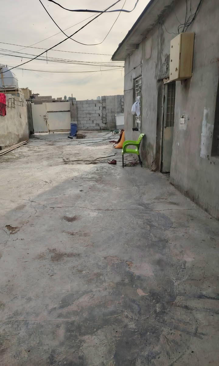 السلام عليكم
بيت للبيع،،مساحة264م
واجهه 12م ونزال 22م

 يحتوي على استقبال على غرفتين نوم2 على صالة على مطبخ 
الموقع بغداد القدس
نقطه داله المركز شرطة الخنساء 

ملاحضه المنطقه تابع دائرة بلدية بغداد الجديدة مشمول بالتمليك فول خدمات تبليط مقرنص ماء مجاري كهرباء انترنت السعر والاستفسار اتصال على الرقم ***********
***********
مكلف بالنشر
