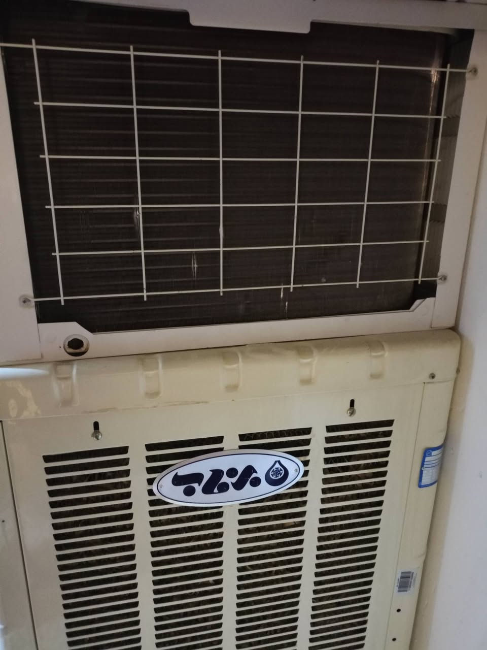 السلام عليكم مكيف ريان نظيف كلش متروك فوك الثلاث سنوات تبريدة ثلج بس لان متروك اكو صوت بالبولبرن مال الفان.
ومبردة برفاب مغلون للبيع مكاني قضاء عفك ***********
