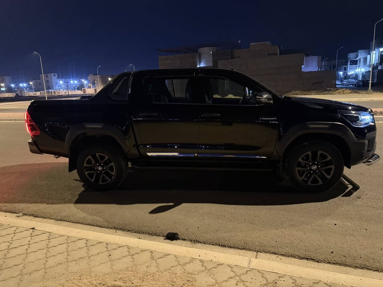 السلام عليكم  سياره للبيع مواصفات   /سياره هاي لوكس وفورويل دفنجر  سنه ٢٠٢٤ سياره ماشيه 50000 مواصفات سياره  مكينه سته استندر كفاله عامه مغلفه نانو أمريكي  معروفه مواصفات الدفنجر. السعر  425 دولار للتواصل على الرقم 
***********
 العنوان البصره
