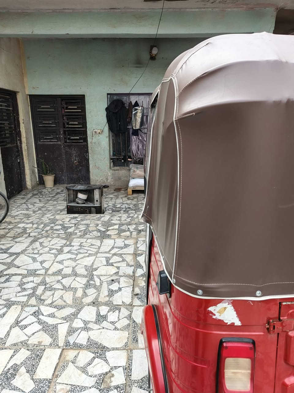 سلام عليكم شباب تكتك 18 تكتك خير من الله  ما نقصه شي اوراقه كامله لمصطفى  لا ضربه وله صبغ مكينه لا تنقيص وله تبخير  تخم تاير جديد  رقمي *********** سعر 400وبيه مجال شي قليل
