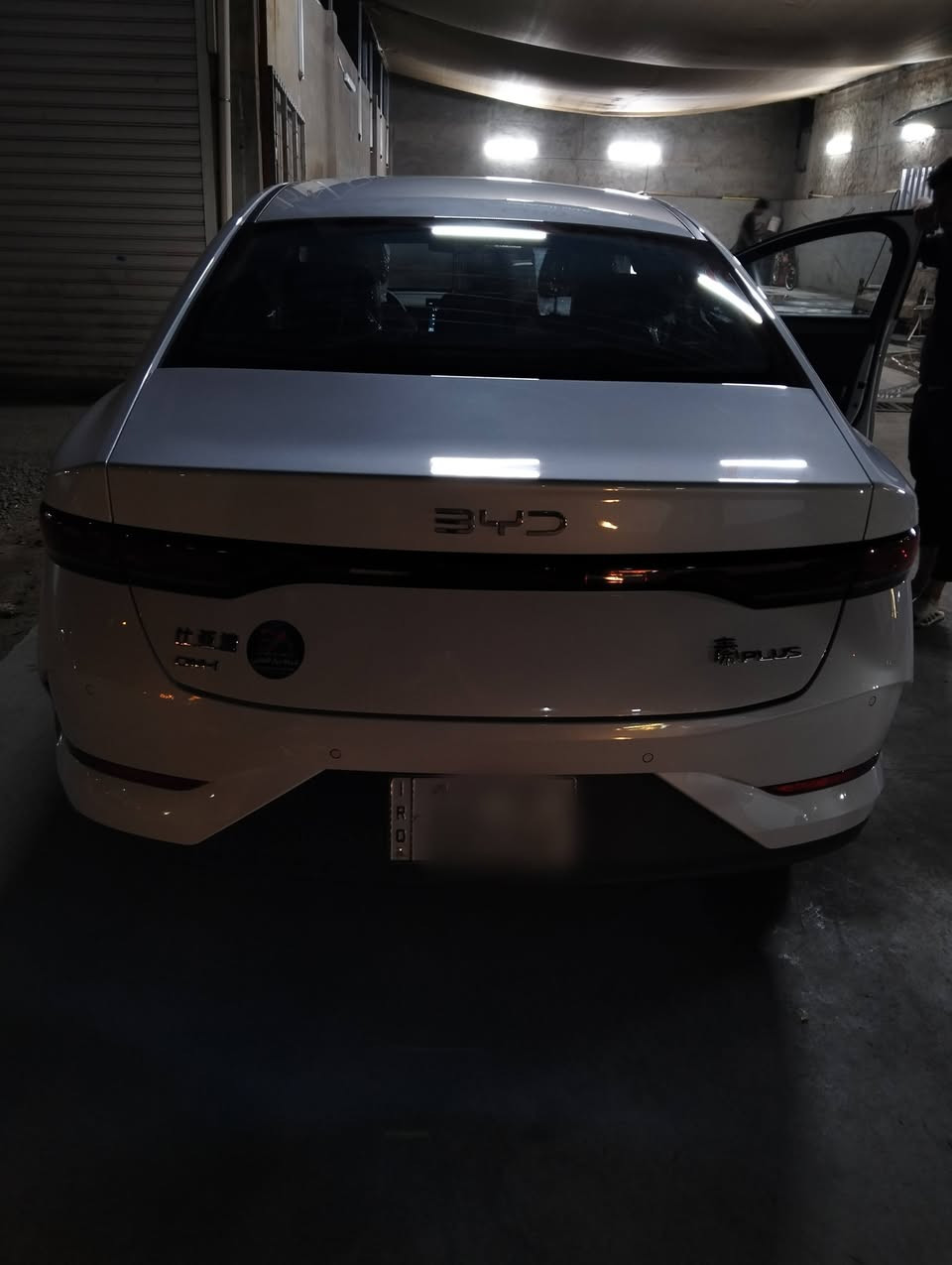 سلام عليكم اخوان 
سيارة BYD كن بلاص مديل 2025 سيارة كفاله عامه بعدها زيرو بوضع الوكاله ماشيه 212km
بعدها بدهن الشركه ما مبدل 
 داخل السيارة زيتوني 
 سيارة مرقمه رقم بغداد نكليزي وكامله وسنويه 2031
سعر السيارة (19.500م) وبيها مجال
للستفسار الاتصال على هذا الرقم
***********
