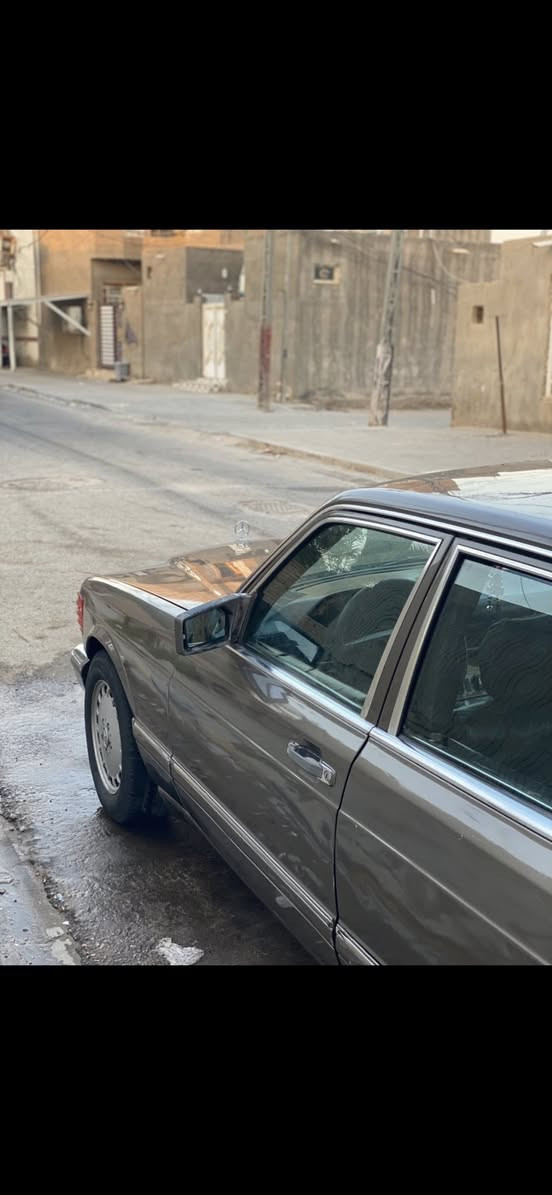 السلام عليكم مارسيدس رئاسي 300SE باب قصير موديل 1988 مكينه محور vvt 2500c و 6 سلندر  تخم تاير جديد حداديه جديده غرفه جديده جلد رقم قادسيه    مشروع وطني  مصبوغه عام للجماليه وبيه فطر مال معجون  جاملغ خلفي عكس السايق  كهربائيّات كلها شغاله تبريد شغال السعر 55 وبيها مجال للشراي مكاني نجف الاشرف الاستفسار الاتصال على الرقم ***********
