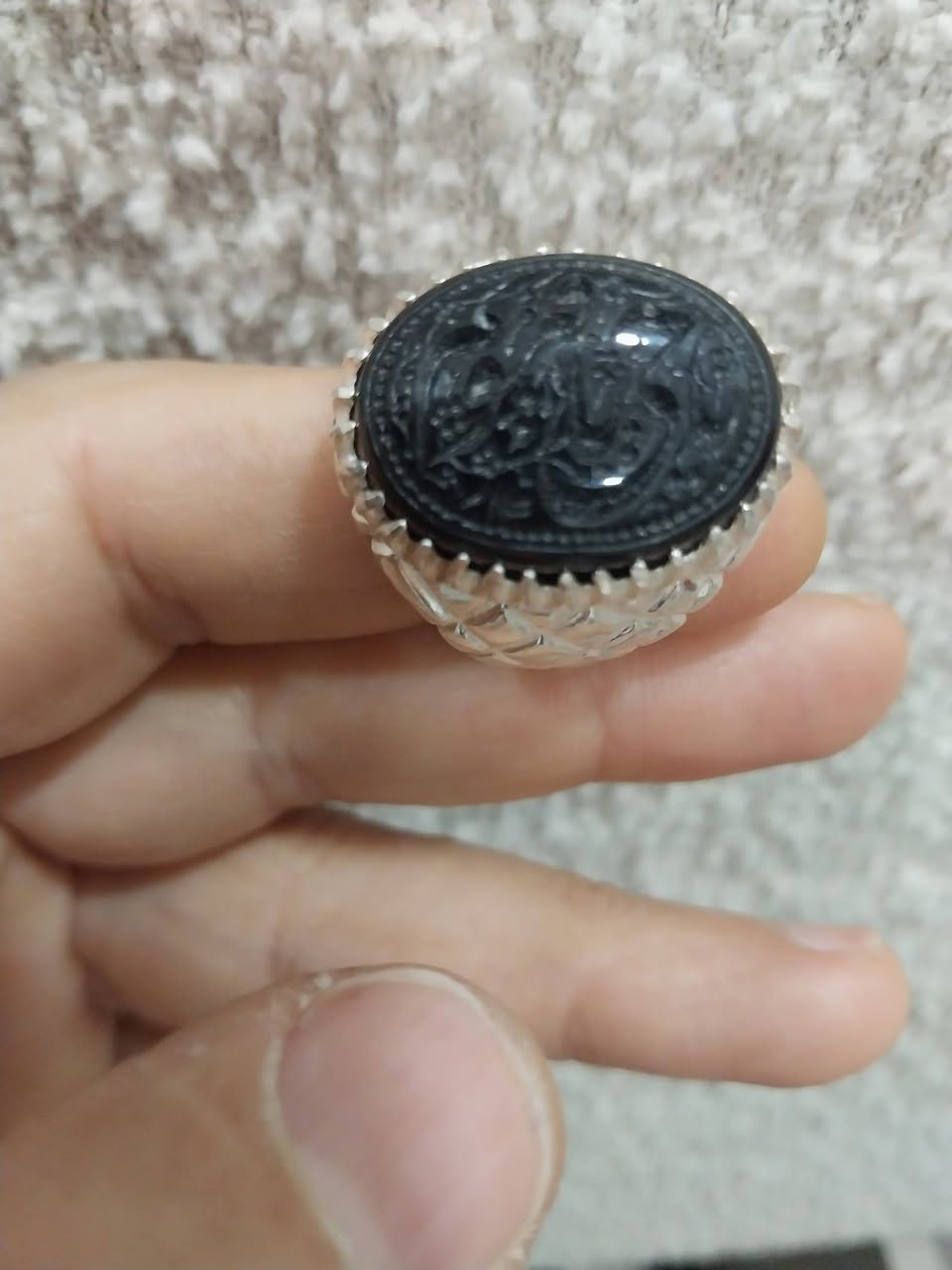 السلام عليكم خاتم عقيق مخطوط يارب الشاكرين وزنه ٢٢ غرام للاستفسار ***********واتساب
