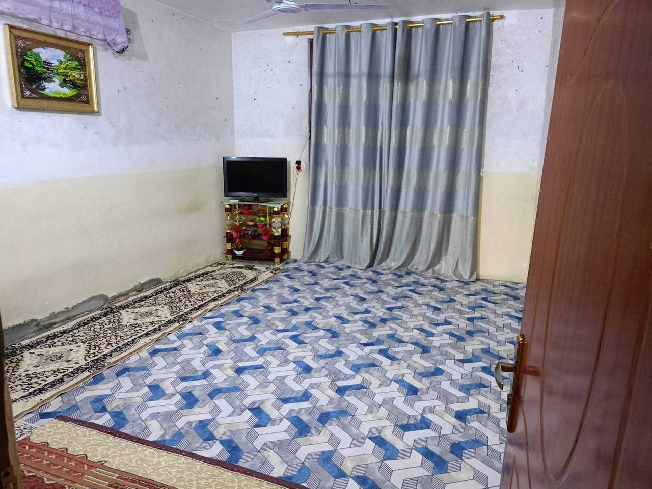 D‏بيت طابقين مسلح مساحتة 200 م٢ واجهه 10م نزال 20 م
‏الطابق الاول يحتوي غرفتين نوم /صالة كبيرة/ استقبال/ مطبخ يحتاج سيراميك فقط/ حمامات عدد 2 / كراج / ترك حول البيت
‏الطابق الثاني يحتوي غرفتين نوم/ صالة كبيرة/استقبال/ مطبخ/ حمامات/طرمه
‏كل طابق الكهرباء مالته منفصلة بوحده
للاستفسار اتصال او واتساب ع الرقم

***********
