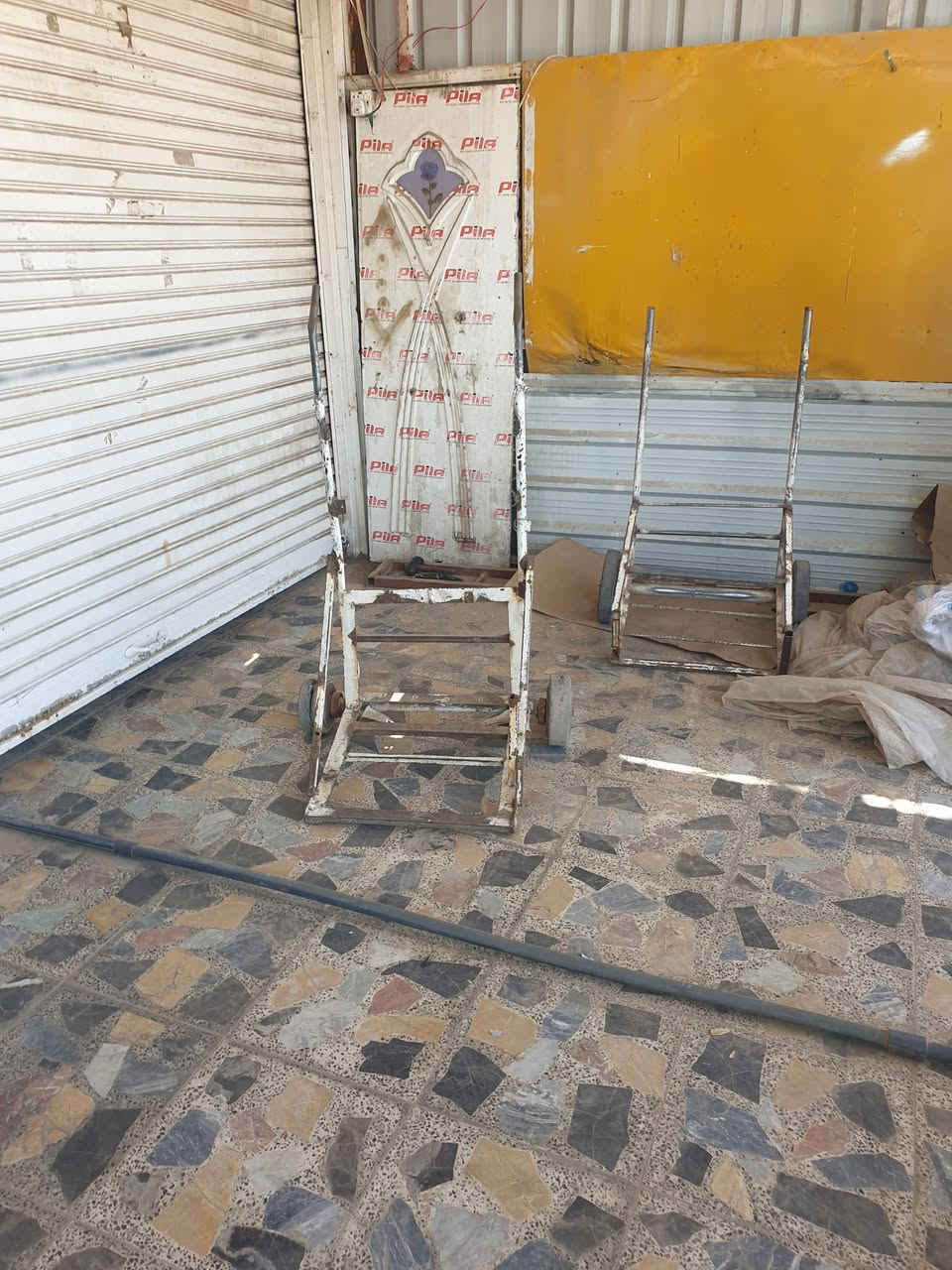 السلام عليكم محطه مع محل كامل للبيع المكان بغداد البلديات مع تانكيات عدد 2 ابو ال 5000 وابو ال 4000 وهذا رقمي *********** السعر 5500 وبيها مجال 1000 لتر بالساعه الانتاج والممبرين جديد وخير من الله

