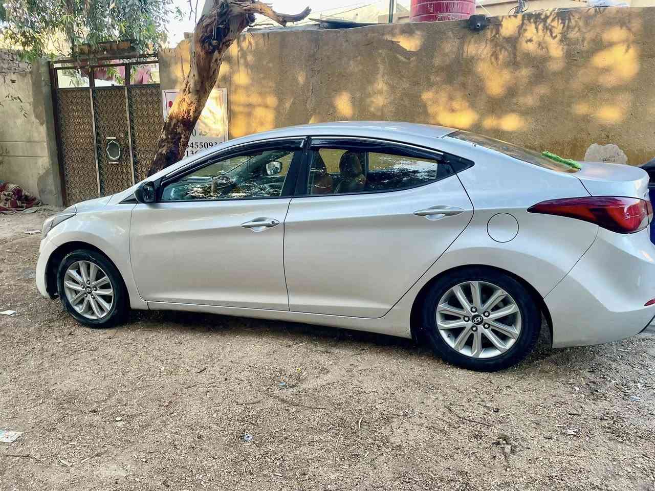 السلام عليكم 
 مكاني كربلاء النترا ٢٠١٦ رقم كربلاء مشروع وطني 
وارد كندي 
بيها صبغ ثلاث قطع جاملغ امامي يمنى ويسرى
ويم قبق البانزين جان بيها جراد  وصبغته 
للعلم الگير بدلت فلتر وكلجات  قبل اسبوعين   
السعر ١٢٠ وبيها مجال 
***********
