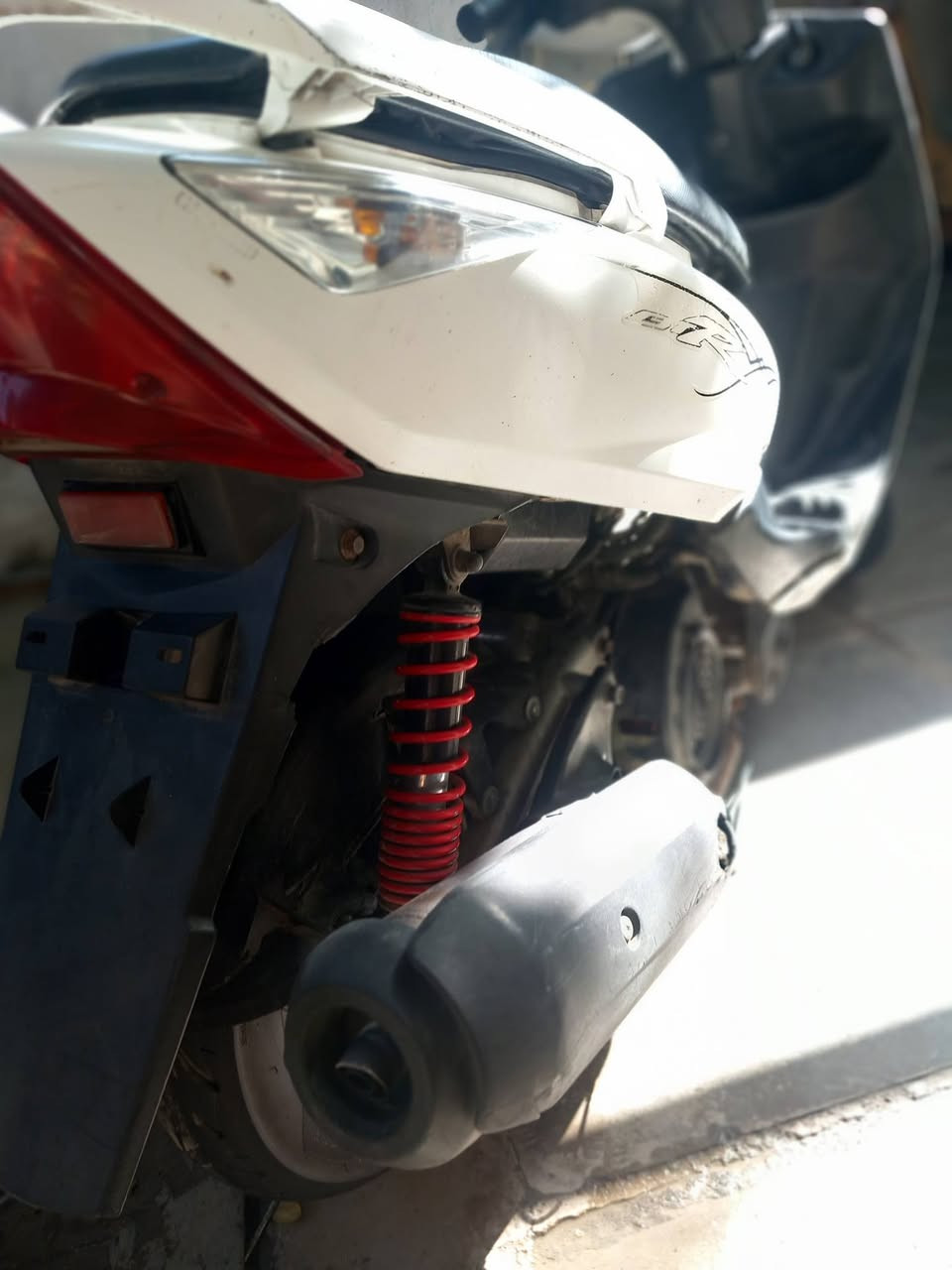 دراجة ما بيها باتري  و مكينه بيها خيط دخان دراجة ابيع كوم حديد كهربأياة كلها شغاله رايها ب300 و بيها مجال مو شراي لا يراسل بكاني شعب رقم ***********
