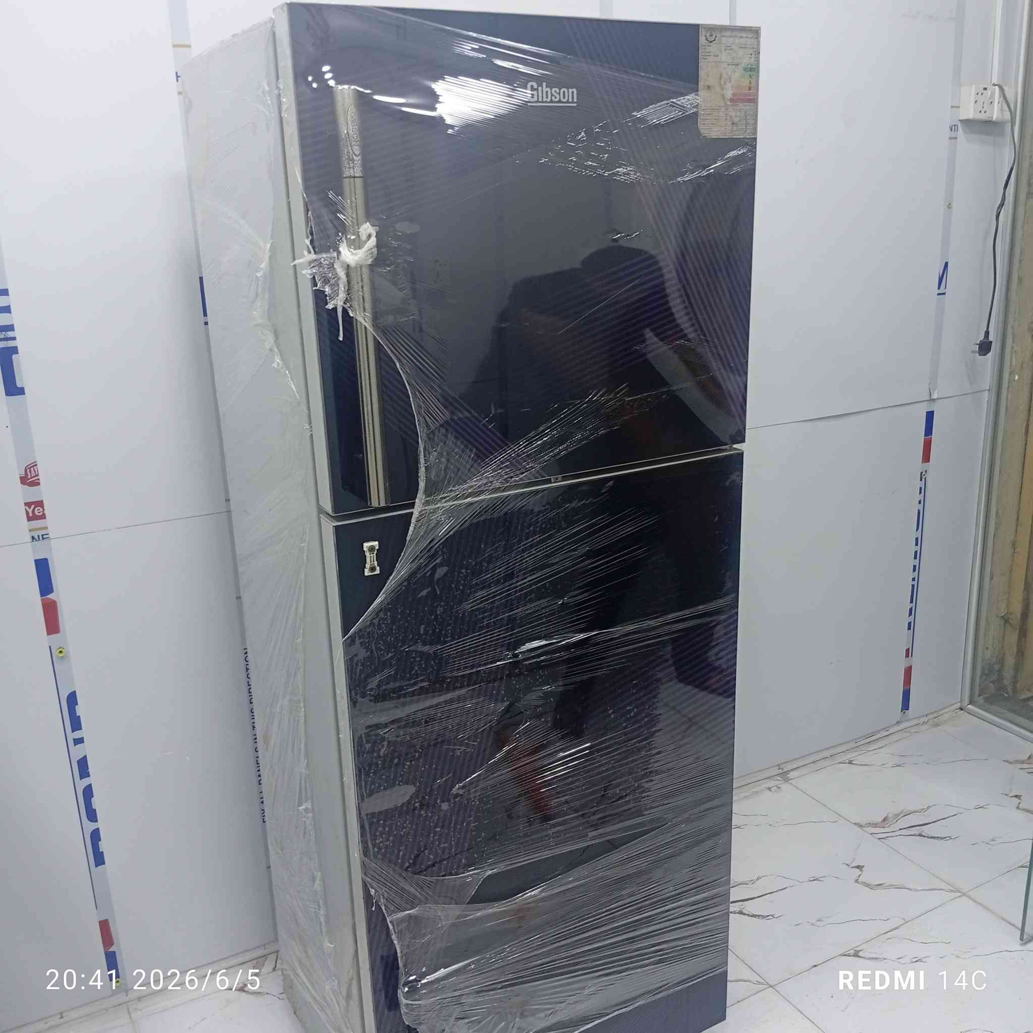 السلام عليكم ثلاجه للبيع 18 قدم سعر 130 شرط الشغل والضمان اسبوع العنوان بصره جمعيات قرب جامع موسى الكاظم رقم الهاتف ***********
