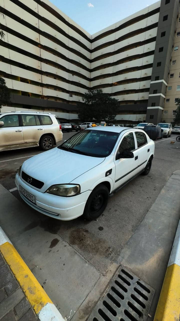 السلام عليكم
اوبل استرا 2002للبيع 

السياره بلاديه مكفوله من الصبغ والتبديل والجراد بيها ملاحضتين موجوده بالصور
كير عادي محرك ١٦٠٠ مكفول تبريد تدفئه
عليها ادامه كامله فيت بم بلكات نوزلات مجاول كله جديد
ماناقصها اي شي
رقم بغداد الجديد باسمي سنويه جديده مكان السياره بغداد

للاستفسار خاص او *********** بغداد, العراق
