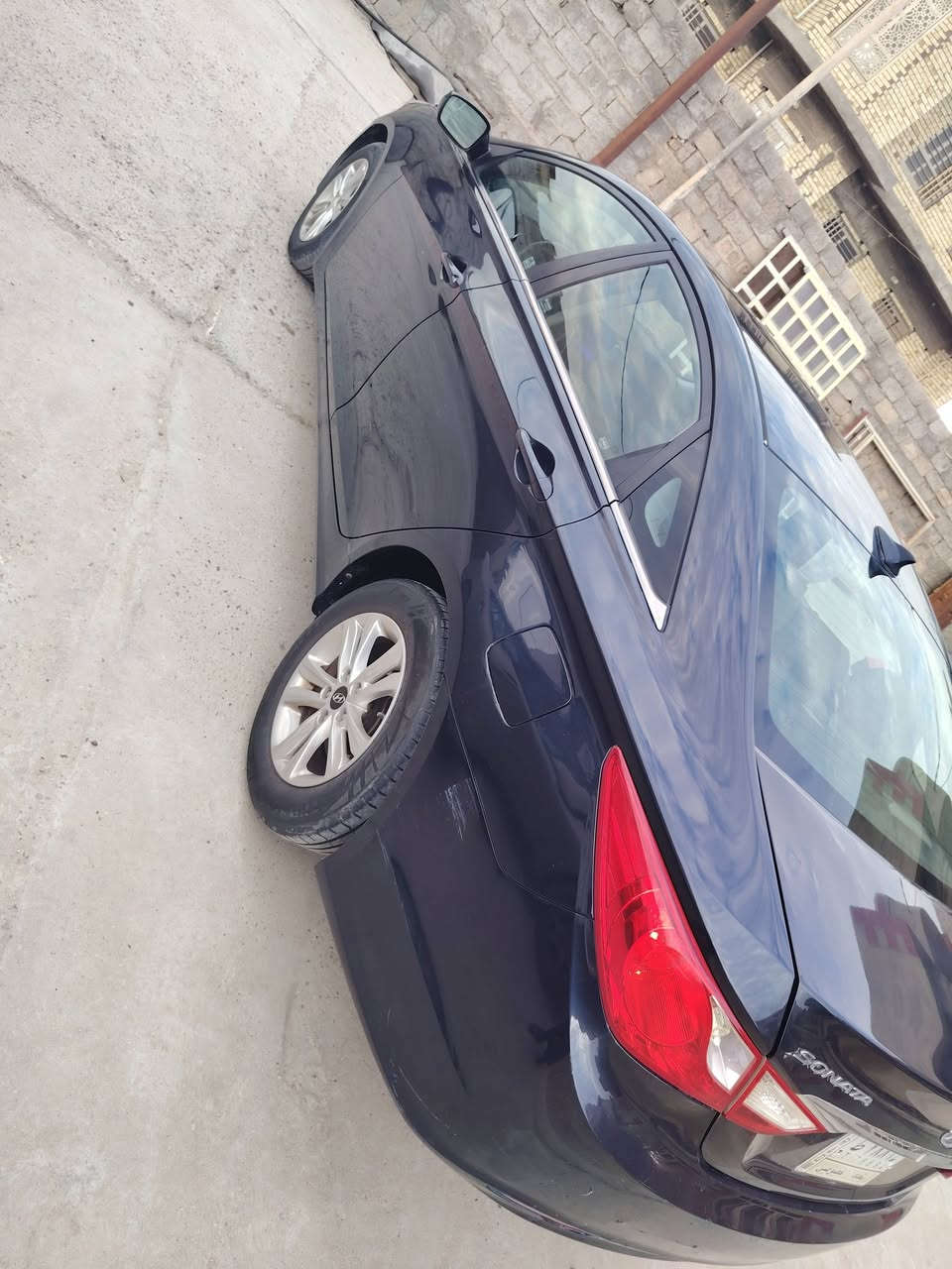 سلام عليكم للبيع  رقم بغداد سوناتا وارد أمريكي موديل ١٢ قطعتين صبغ بدون دواخل سونار موجود السياره جاهزه تخم تاير محرك وكير كفاله تبريد تدفئه ماشيه 124 محرك 2400 كشن كهرباء السعر ٩٨ وبيها مجال حك الجيه مكان السياره فلوجه ***********
