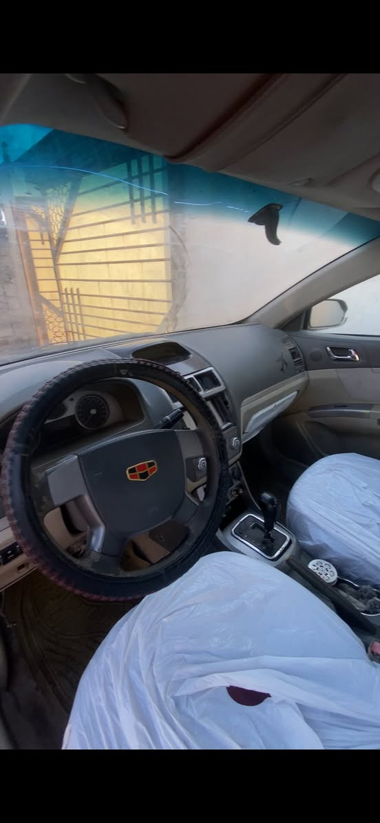 سلام عليكم
جيلي ام كراند e7 2014
سياره شوفت عينكم يرادلها ترتيب 
ذابلها طابوكه مال كورولا وكيرها هسا مبدله 
السعر ٣٥ وبيها مجال
العنوان البصره ابي الخصيب 
رقم الهاتف :***********
