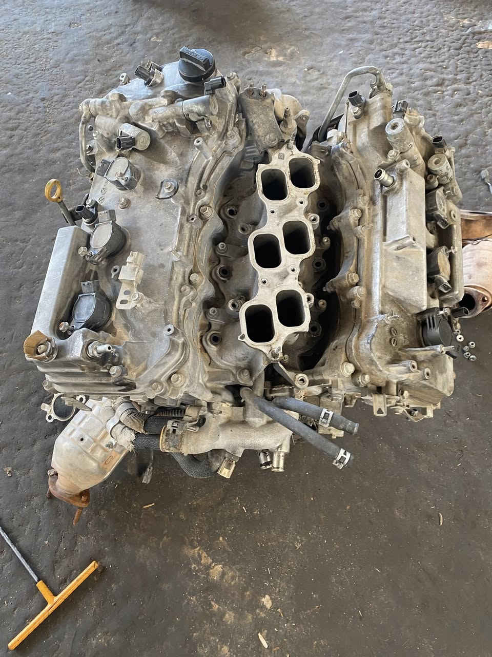 محرك  افلون يشتغل بس فار يطغ 
قيم باليرضى الله وأخذه
***********
