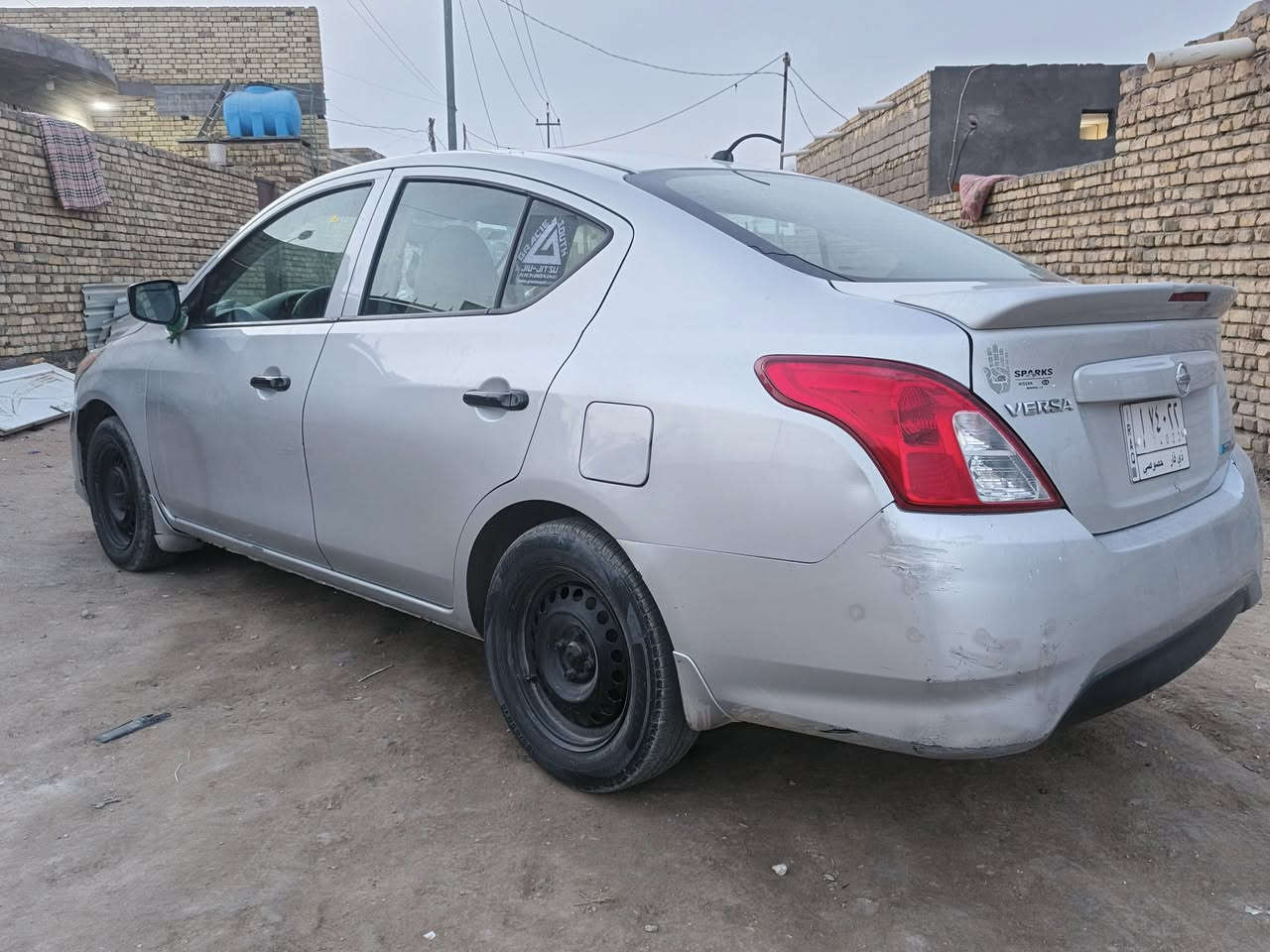 نسيان صني هندي مديل 16 سياره مكفوله بيه رشات صبغ قليل 
سياره جاهزه من كلشي محرك كير جداد حداديه جديده 
تخم تاير تبريد ثلج سياره جهازه بسمي مداور ثاني يوم سعر 80وبيه مجال مكان ناصرية ***********
