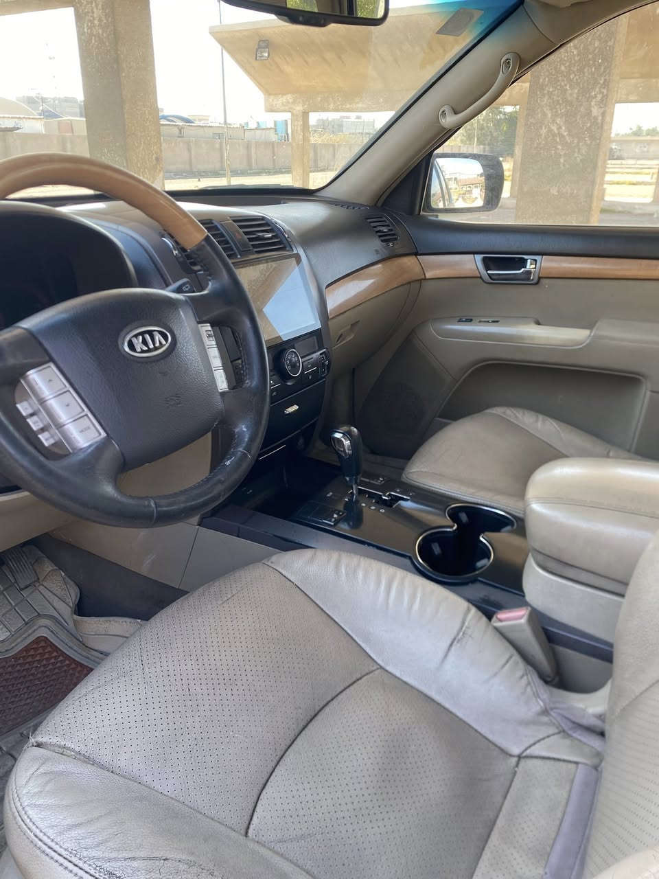 كيا مهافي موديل 2012 خليجي رقم بغداد  اعلى فئه  مواصفات  بصمه فتحه كشنات جلد  دولي السونار مع الصور محرك 6 سبعه راكب  
 السعر118 مكاني بغداد الكرخ ***********
