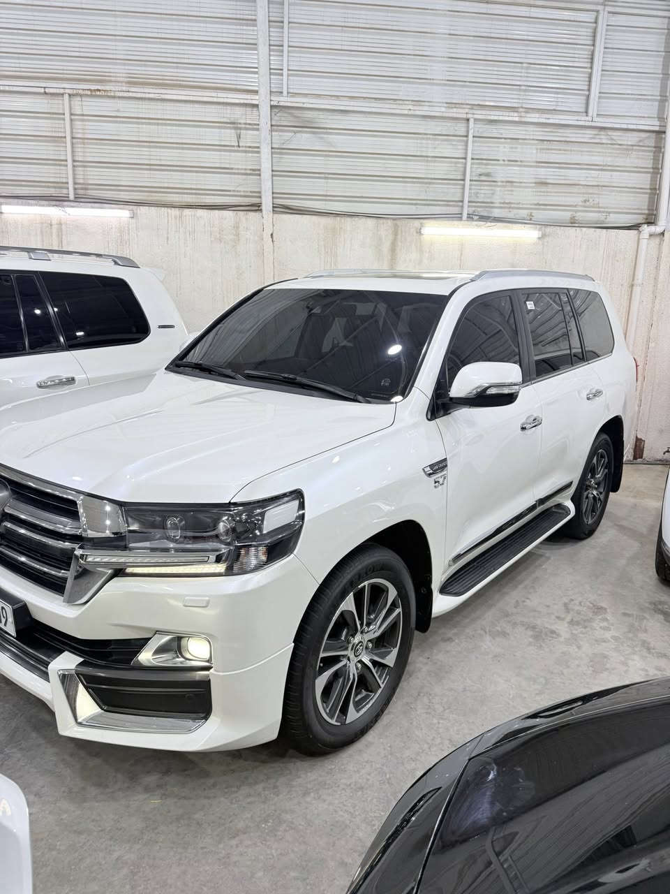 يهديكم معرض المميز لتجارة السيارات الحديثة آرق التحيات 🙏🌿. 

  ونخبركم عن توفر تيوتا لاندكروز موديل 2020 

مواصفات VX.Sفول 

  حجم المكينة 5.700 V8

  🔑مفتاح تشغيل بصمة 

  🔑بصمة أبواب دخول ذكي 

🔑تشغيل عن بعد 

  🌿فتحة سقف 

  🌿كشنات خزن ميموري 

🌿كشنات جلد 

🌿كراسي كهرباء 

🌿ثلاث قطع تبريد 

🌿استيرن كهرباء 

🌿مري قلاب 

🌿جكات 

🌿فور ويل 

🌿تبريد كشنات 

🖥️ثلاث شاشات 

📷خمس كامرات محيطية 

 السعر :590ورقة بيه مجال بسيط 

 موقعنا: بغداد الكريعات شارع الوقف السني معرض المميز 

***********ياسين
