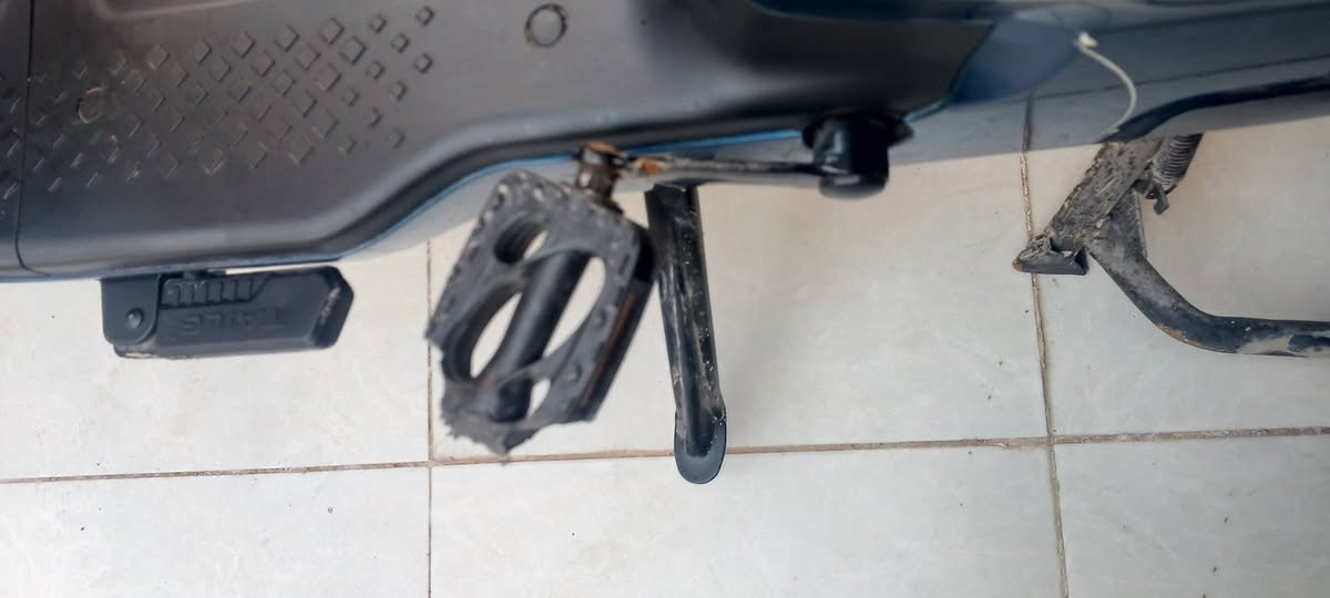 دراجة شحن R10 الحجم الكبير للبيع 3 نمر بيها ضرر موضح بالصورة نهائيا ممأثر عليها بدون كسر اثر شخوط بس السعر 450 وبيها مجال


**إذا كنت صاحب هذا الإعلان وتريد حذفه لأي سبب، رجاءا أرسل رسالة إلى الدعم الفني**