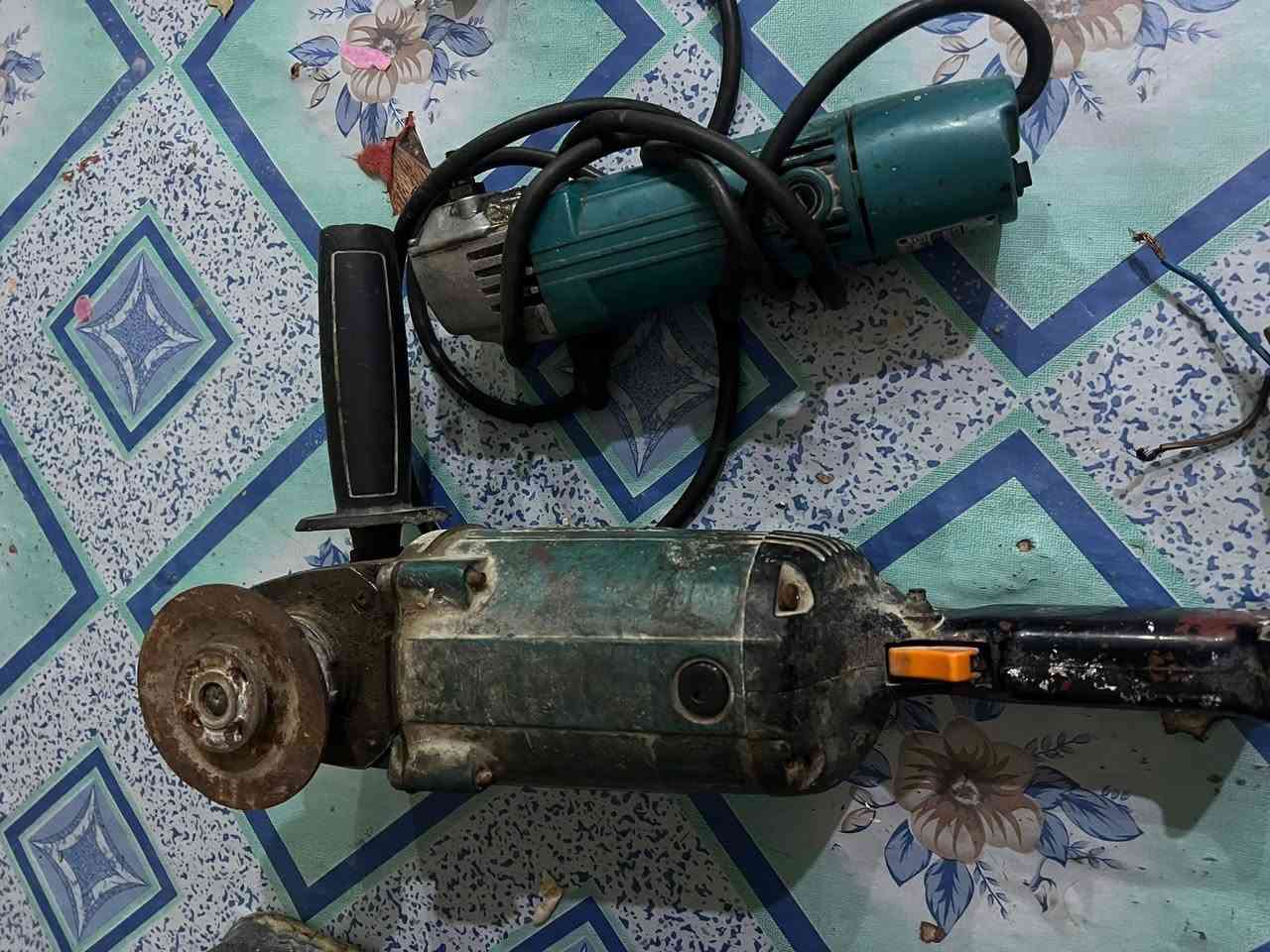 سلام عليكم البيع شغلات 
سعر ٢٠٠ الف بيهن مجال قليل


**إذا كنت صاحب هذا الإعلان وتريد حذفه لأي سبب، رجاءا أرسل رسالة إلى الدعم الفني**