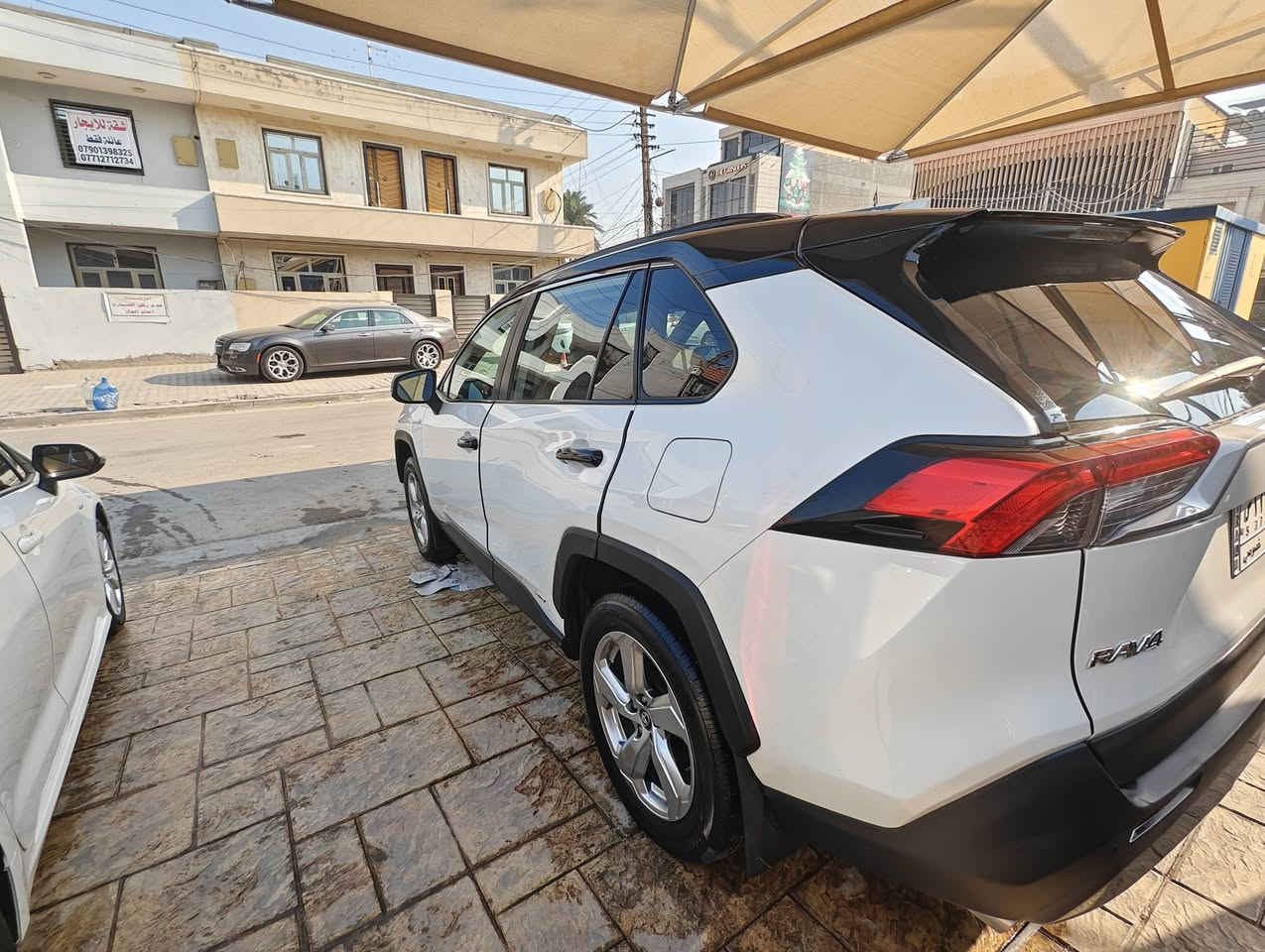 السلام عليكم
تيوتا راف 4 هايبرد موديل 2021 فول لمتد 1/1 اعلى فئة بالراف للبيع رقم بغداد باسمي تحويل ثاني يوم
وارد امريكا حادث دعامية ومبدل اصلي 
وبابين كلير جهة عكس السايق 
السيارة نظيفة جدا وبحالة ممتازة 
ماشية 75000 ميل 
مواصفات السيارة 
كاميرات 360ْ
كاميرا امامية + خلفية + جانبية + كاميرا بالمرايا 
رادارات امامي خلفي جانبي 
حساسات امامي خلفي جانبي 
قيادة ذاتية 
تبريد منفصل امامي وخلفي 
كشنات جلد 
كشنات تدفئة تبريد المقاعد الامامية والخلفية 
خزن الكشنات ميموري 
كشن كهرباء
حساس توقف امامي front parking sensor
حساس توقف خلفي assist parking sensor
عداد السرعة ديجتال 
شاشة كبيرة 9 انش 
فور ويل AWD 
ثلاث وضعيات للقيادة eco + normal + sport
اشاير بالمري + نقطة عمياء 
لايت زينون بلادي + حاجب لد 
فتحة بالسقف 
اشاير ترحيب
انارة داخلية محيطية 
دخول ذكي + خمس بصمات بالابواب 
جنطة كهرباء تفتح بحساس الرجل 
ستستم صوت 8 سماعات JBL 
وهواي بعد مواصفات نسيت اذكرهن 
السيارة بحالة ممتازة 

مكان السيارة بغداد حي الجامعة 
للاستفسار الاتصال *********** متواجد واتس اب 
بيع فقط بدون مراوس 
رجاءا اخوي الي مو شراي لا يكسر بالسيارة 
مع جزيل الشكر والتقدير
