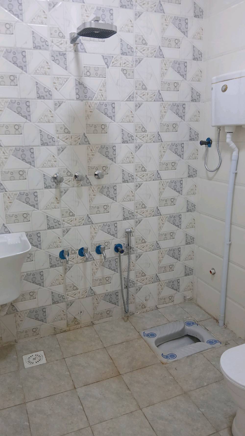 دار البيع١٠٠ متر واجهة ٥ النزال ٢٠ حي الخليج زراعي خلف دائره مرور الرستميه طابقين ونص ٤غرف نوم ٣حمامات بيت فول مفتاح 