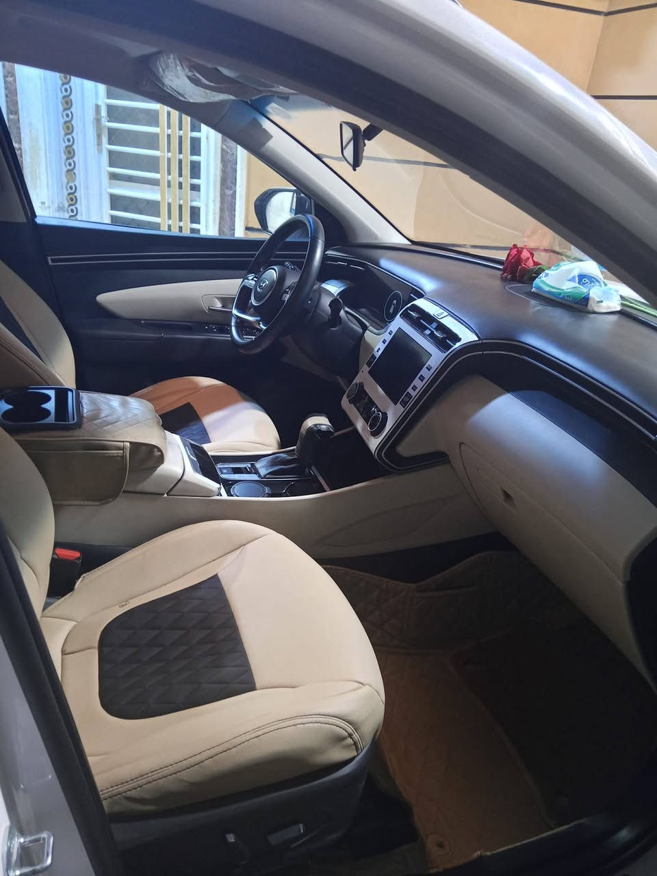 السلام عليكم
توكسان خليجي 2024 بابل باسمي 
فول مواصفات عدا البانوراما ماشيه 42 الف
 سياره جديده استعمال كلش قله
السعر 220$قابل للتفاوض 
العنوان:بابل نادر ثاني  
للاستفسار  ***********
