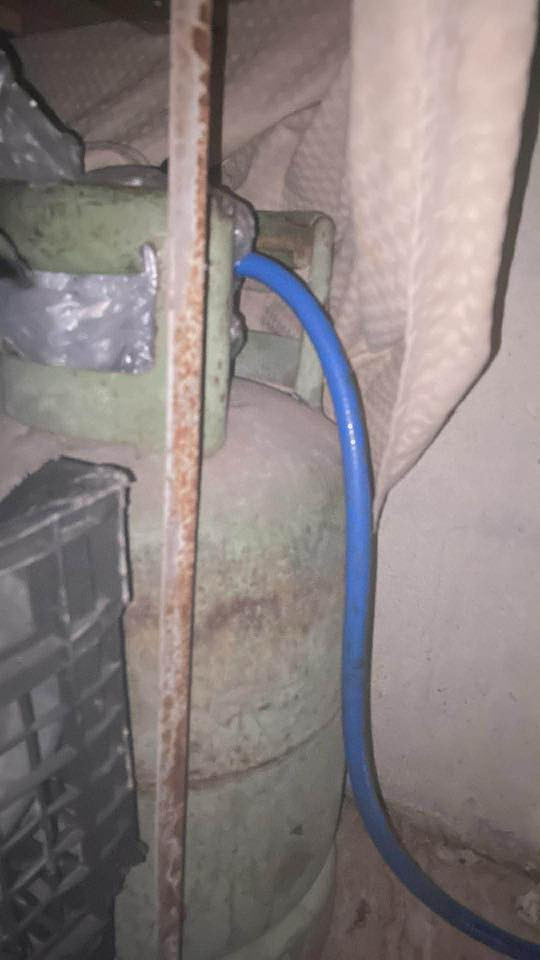 بنكات ٢جدد ٣٥  صوبه نضيفه متروسه نفط فقط شيشه مكسوره تتصلح ب٤٠ زوليه ثقيله ونضيفه كلش ٣ب٤ ب٣٥ ميز ب٣٠ جديد طبلات نضيفه ب١٠ قنينه متروسه ب٤٥ بنكة سقفيه ب٢٠  براد شغال حار وبارد ب٣٠جدد وبيهن مجال بسيط   واتساب ***********
