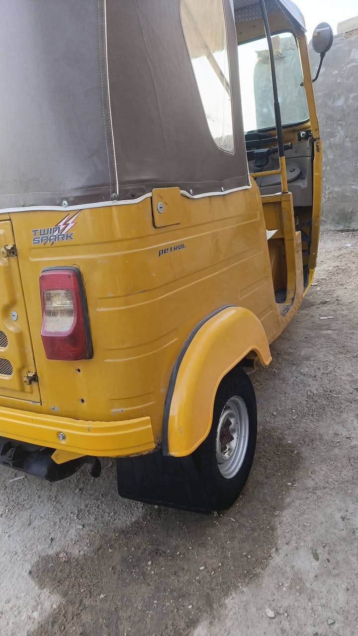 سلام عليكم تكتك للبيع موديل
2020 بشهر 10 مرقمه بسمي مكاني كربلاء حي الغدير رقمي***********
