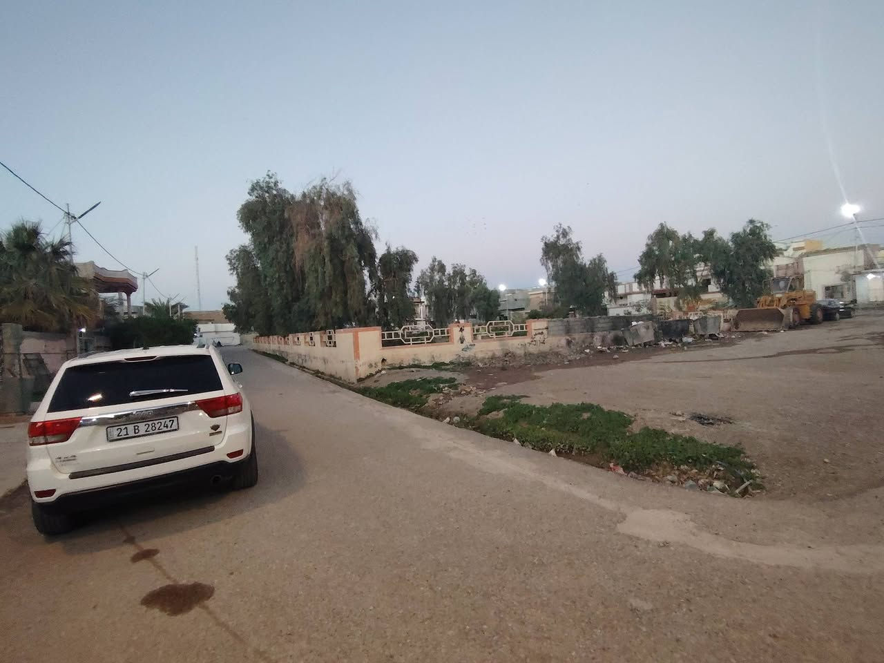 بسم الله الرحمن الرحيم
السلام عليكم ورحمة الله وبركاته
يعلن مكتب علي الصميدعي للاستثمار العقاري
عن توفر دار للبيع #طابو_صرف_ركن المساحة ١٠٠ متر مربع طابق واحد الموقع حي الشرطة مقابل حديقة حي الشرطة الثانية بناء نظيف يحتوي اسقبال ٥*٤  ومطبخ ٤* ٣ونص ومجمع درج وغرفتين نوم مساحة الغرفة الأولى ٥* ٤ والغرفة الثانية ٤ *٣ونص مع كراج سيارة صغير ٠ علماً جميع ارضية الدار سيراميك وسقوف ثانوية والمنطقة تحتوي على كافة الخدمات ماء اسالة كهرباء تبليط انارة مجاري ٠٠٠ للاستفسار عن السعر وباقي التفاصيل الاتصال على الارقام التالية او مراسلة الصفحة :
📞 *********** متوفر واتس اب
📞 *********** متوفر واتس اب
او زيارة مكتب علي الصميدعي للعقار الكائن في ديالى ٠ جلولاء ٠ حي الشهداء ٠ مقابل اتحاد شباب جلولاء ٠ ودائرة التقاعد ٠
