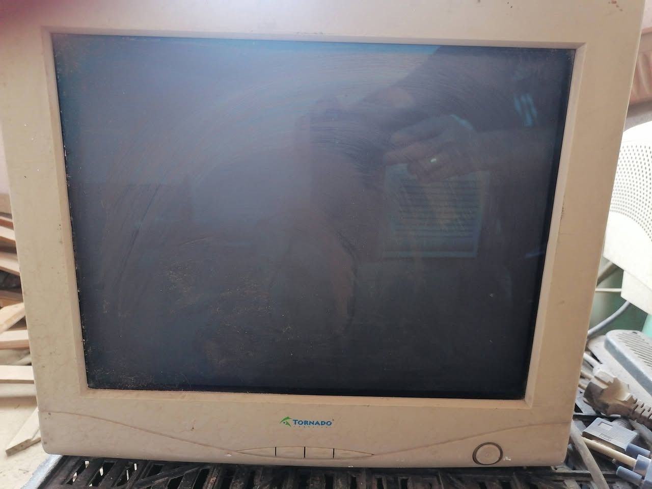 موجود عدد 6 ميز حديد 4قطع الطول مترين والباقي متر وعشرة سم للبيع لأعلى سعر متواجد بغداد.
موجود شاشات حاسبات  عدد 2  حجم 15
مع جهاز الصوت والصورة عدد 1 للبيع 
يوجد جهاز يوبي اس للشحن عدد 1
لتواصل على واتس اب ***********
مكلف بالنشر
