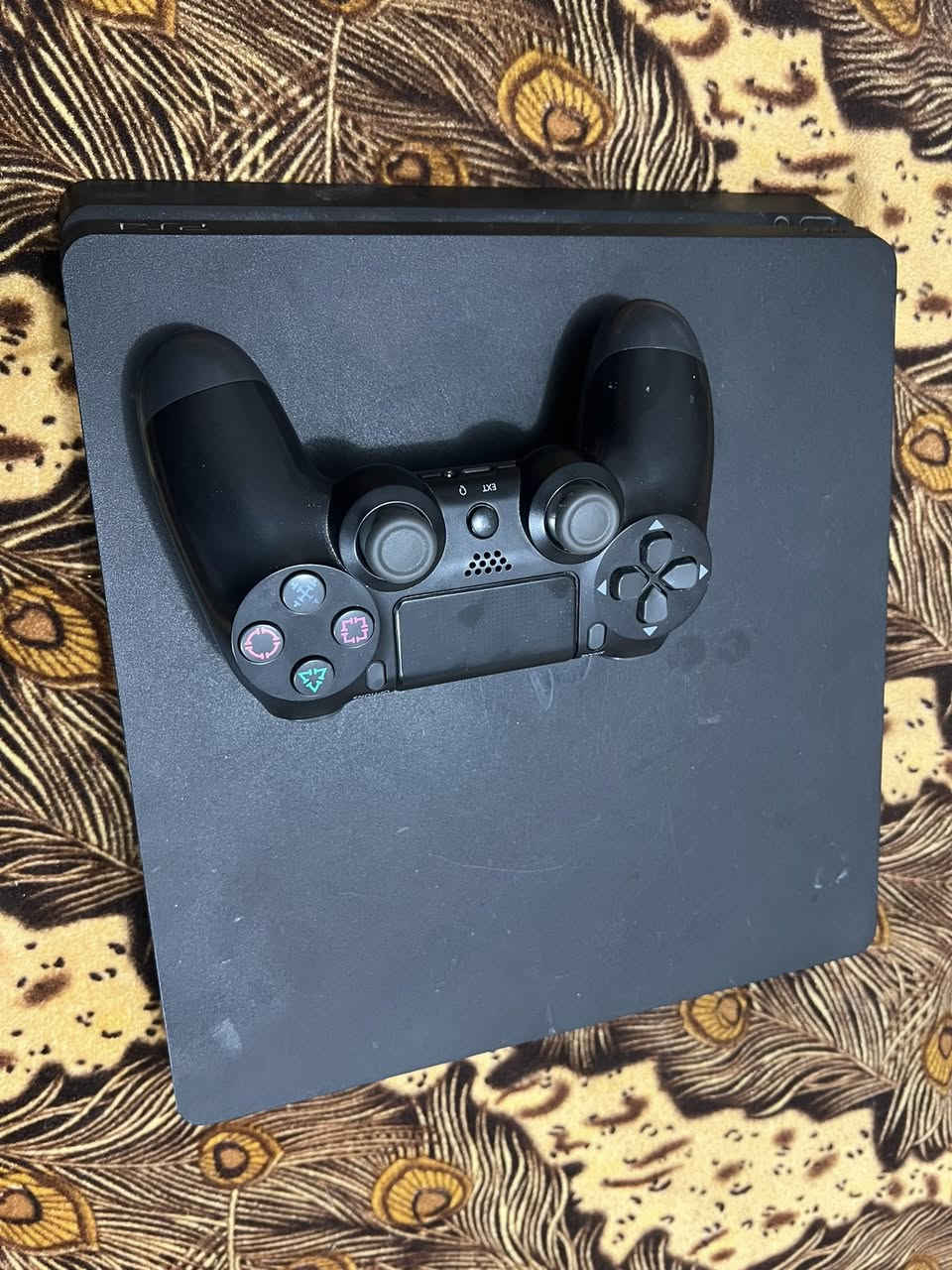 السلام عليكم بلي 4 للبيع هو وغراضه كاملات نظامه 13.02 ويا يده وحده وقرص فيفا 25 رايده ب225 وبي مجال
عنواني  نجف حي الوفاء رقمي ***********
