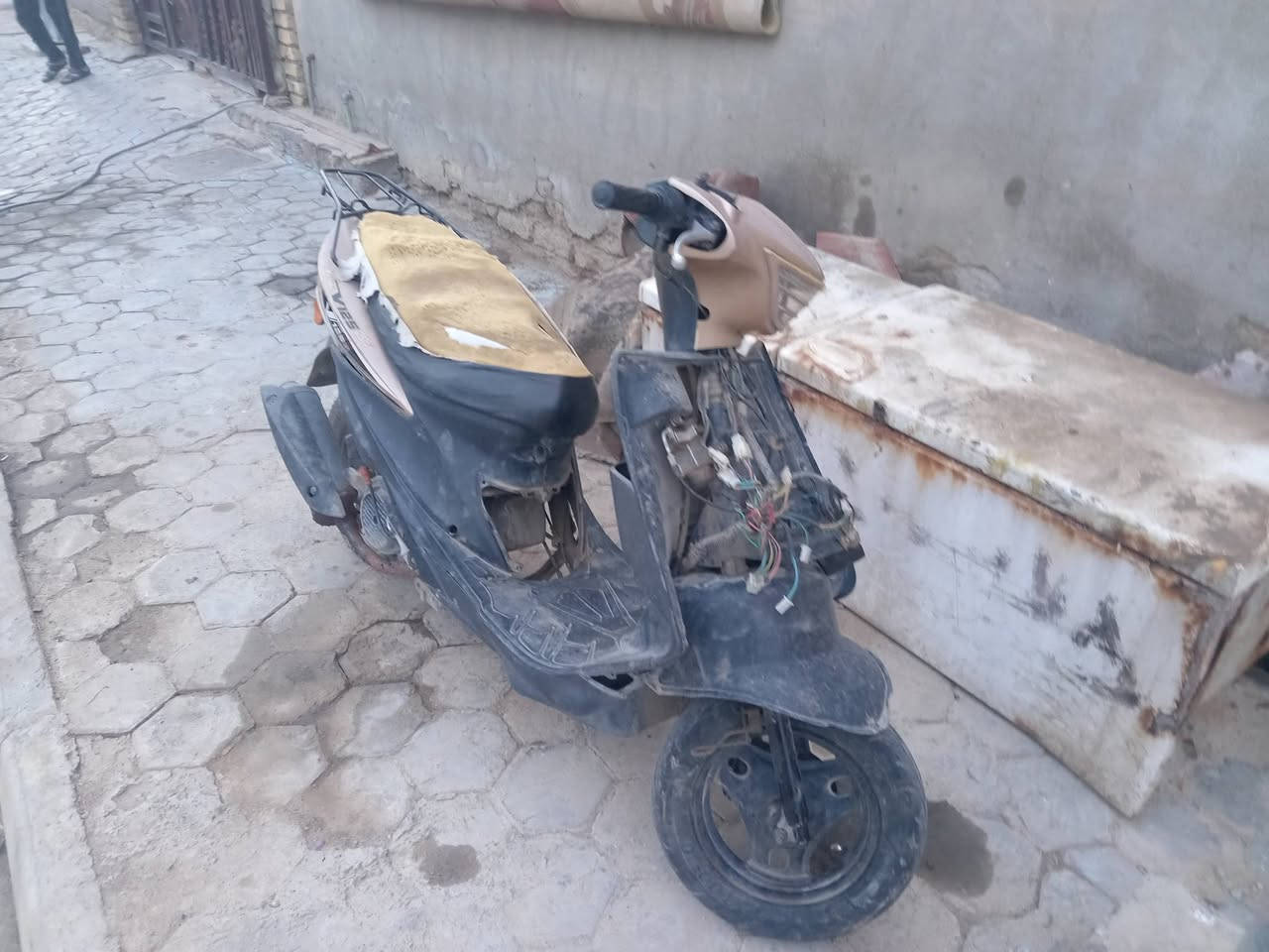 درس صيني البيع شغاله
بس لني بيع كوم حديد
كوت حي زهراء سعر60الف
***********
