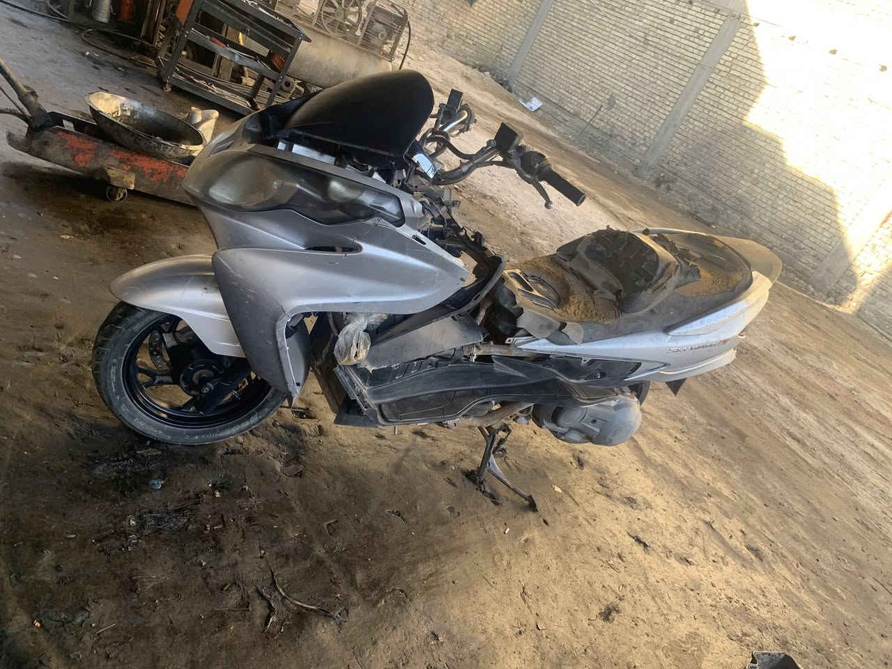 دراجه سكاي ويف ٤٠٠للبيع دراجه بصمه و البصمه ضايعه مكينه نظيفه عطلهه بل كهربائيات بيه قطع بل ضفيره وبعد بيه شغلات وغراضه موجوده ابيع كوم حديد تجي تاخذه وتروح السعر ٥٠٠وبيه مجال العنوان بغداد الشعله قرب شارع سالم ابو العمبه ***********
