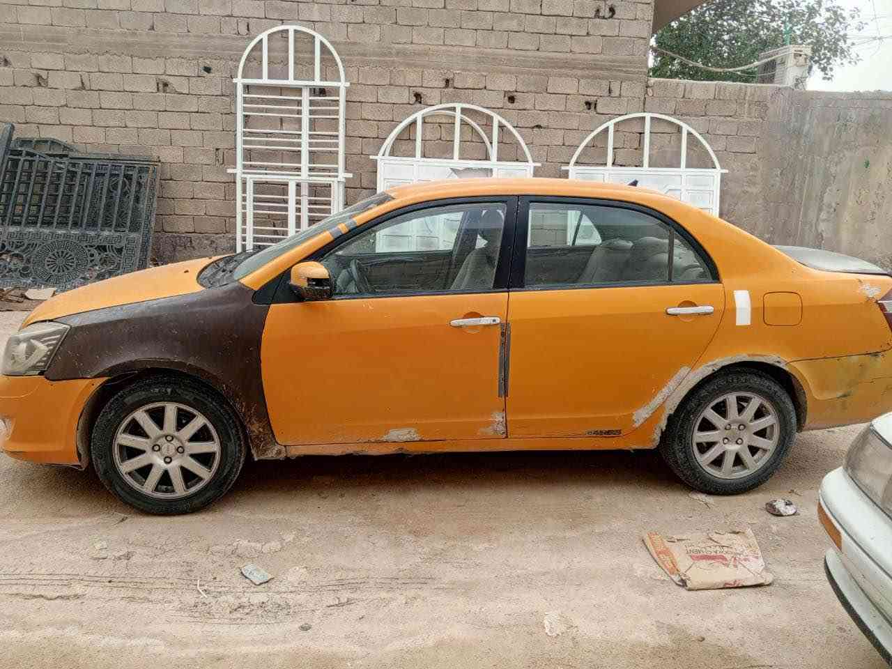 جيلي موبل 13 
طابوكه توني مبدلها 
حداده وسط 
كوم حديد 
راعيها موجود
هيئة وضريبه ع مشتري 
السعر 20 وبيها مجال قليل 
للاستفسار 
*********** البصرة, العراق
