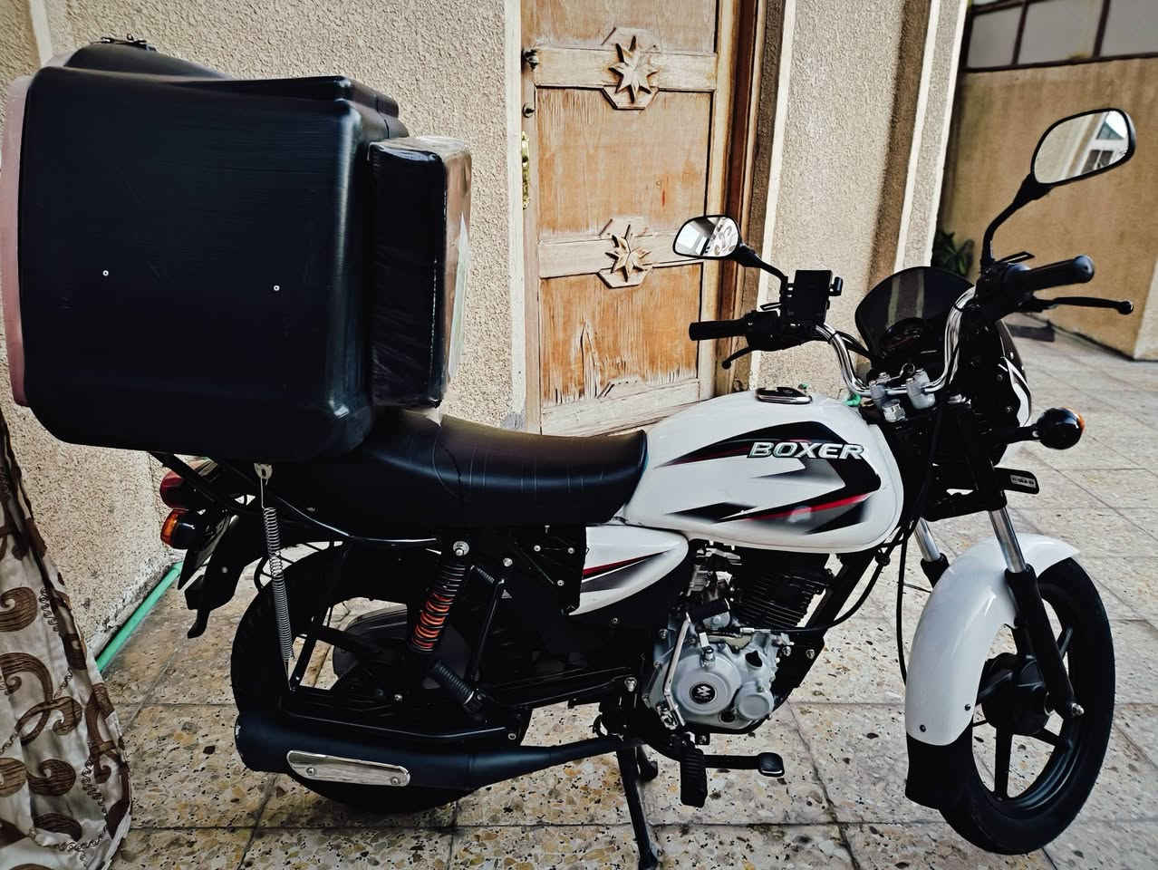 سلام عليكم دراجه بوكسر كلاسك موديل 23مرقمه بغداد للبيع التفاصيل كامله بلخاص او على الرقم *********** 
دراجه كفاله  بعدهي زيرو مشتغله بس 5اشهر
