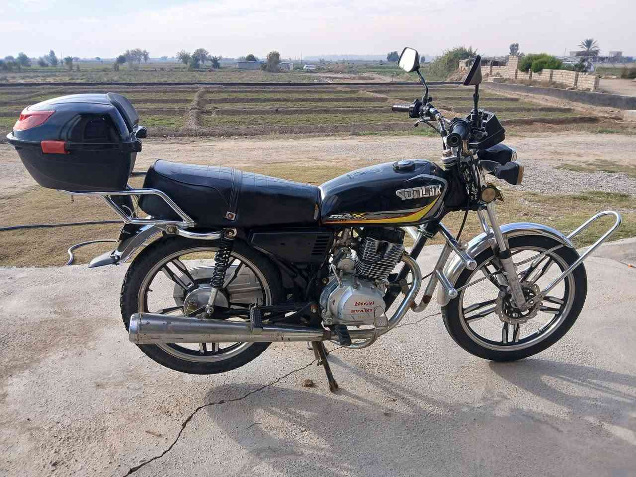 السلام عليكم موطور سيفان للبيع
شرط نضافه فول 
محرك معمر جديد 
كلجات جدد 
شرط معدل وشلعه نار 🔥
سلف ربع نگره شرط 
كهربائيات كلها شغاله 
سعر 350 وبيه مجال بسيط 
(فقط الويل الوره بيه ضربه خفيفه مامأثره عليه رزانه فول) 
المكان الشرقاط الخضرانيه 
***********
***********
