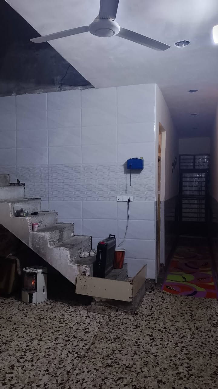 سلام عليكم بيت 100بناء جديد  حي البساتين حي سلام فرع ابو رسل قريب ع شارع تصال ***********
