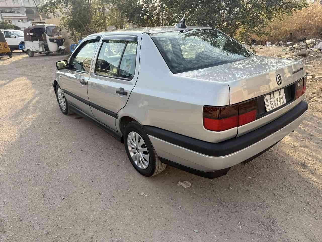 كوالف فنتو موديل 1995
محرك 2000كير اوتو مكفولات
تبريد ثلج ❄️ صدرامامي خلفي لك
شاشه اندرويد غرفه جديده السياره متعوب عليها مال جناي مصبوغه 
فرن حراري مجرد جراد سعر53
وبيها مجال حك جيه عنواني بغداد 
الدوره***********
