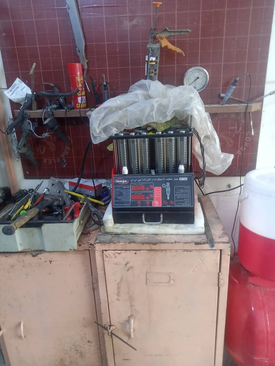 كهربائي وفيتر لصيانة كافة عطلات السيارات الحديثه و القديمه كوت حي صناعي ولدينا ورشة عمل متنقله لصيانة وتشخيص العطل بالاجهزه الحديثه وين متعطل نجيك ***********
