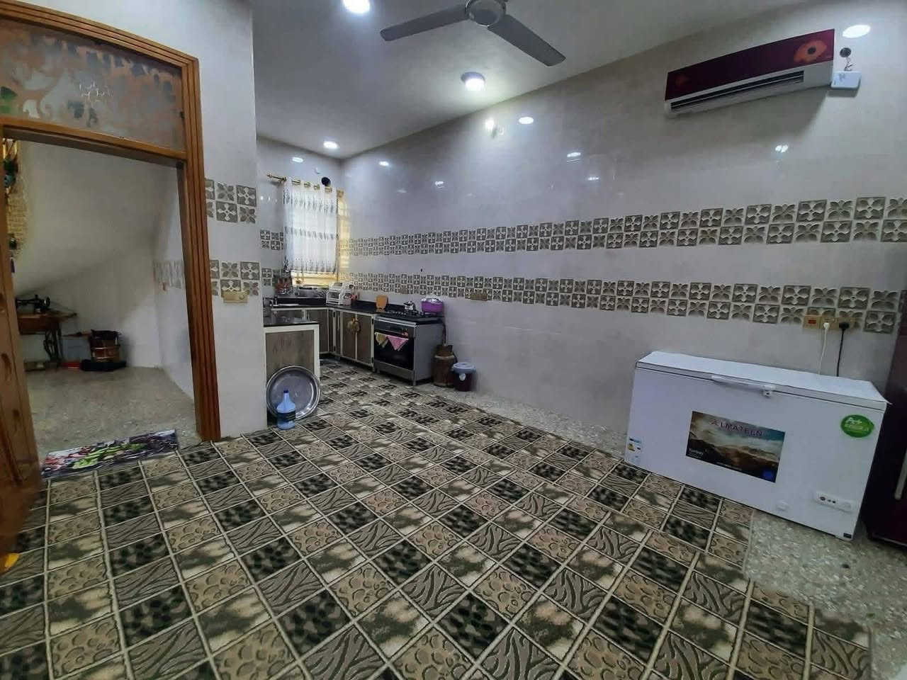 دار للبيع 
العنوان المسيب //حي الموطفين
المساحه 300م طابو زراعي سند 25 
التفاصيل بيت بناء حديث يحتوي على طابقين تحتوي على 3غرف نوم وصاله وكلدور ومطبخ ومجمع صحيات عدد 3
وحديقه 
بيت كامل. مواصفات 
السعر ع الخاص.
لاستفسار الاتصال على ***********
