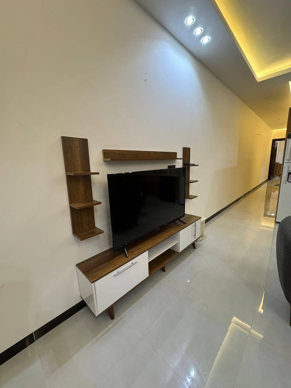 السلام عليكم:🏢🏢🏠🏠🏢🏢
 #توجد شقه للإيجار #مؤثثه فولvip تحتوي على #غرفتين نوم وصاله وخدمات .
#العنوان// المنصور حي المتنبي .
#للاستفسار  أكثر الاتصال على الرقم:
*********** يوجد واتس 📞.
