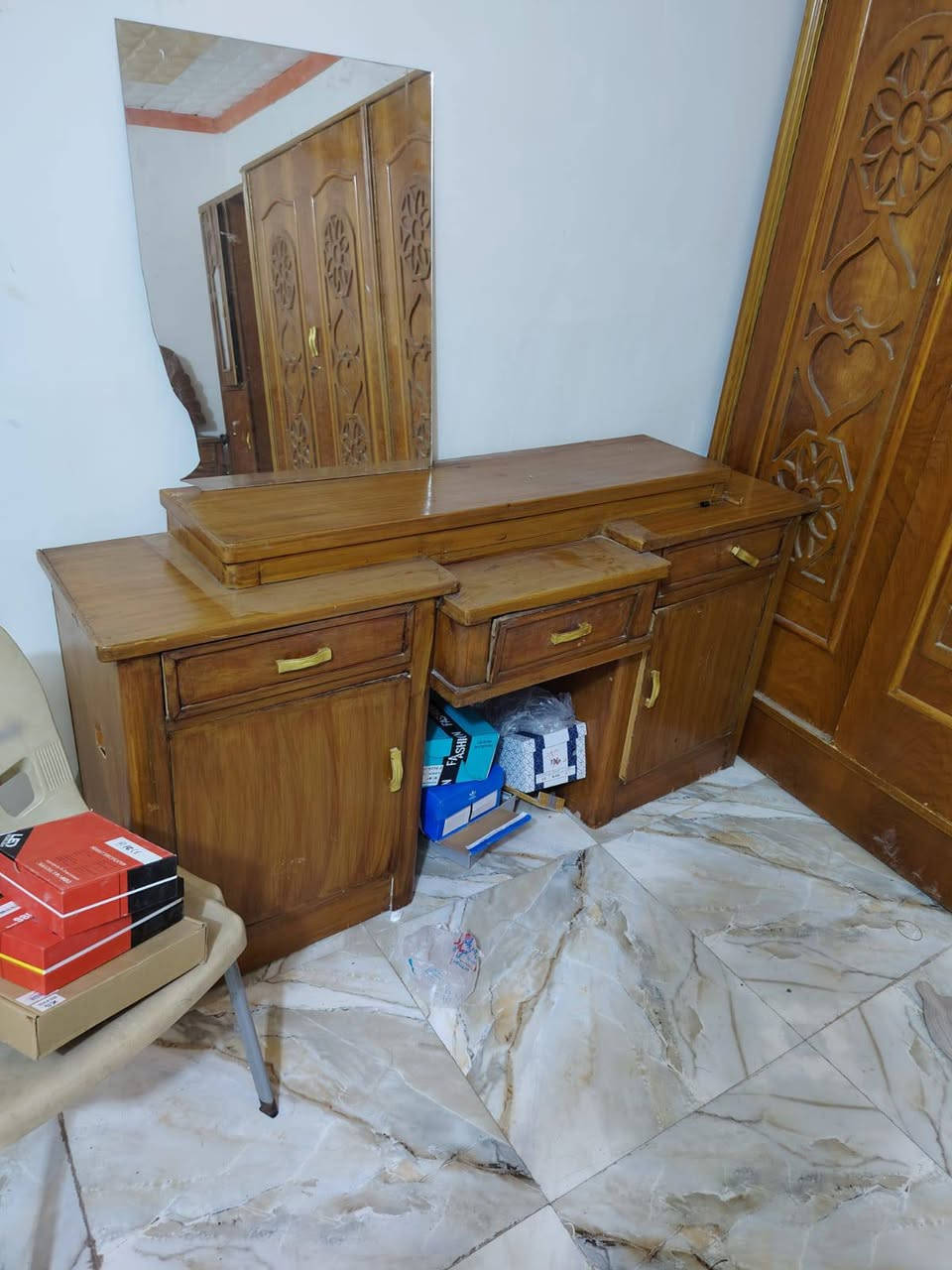 للبيع غرفة اخشاب  سعر ٣٥٠ مستعجل ، حلة حي العسكري شارع ٨٠ ,,***********
