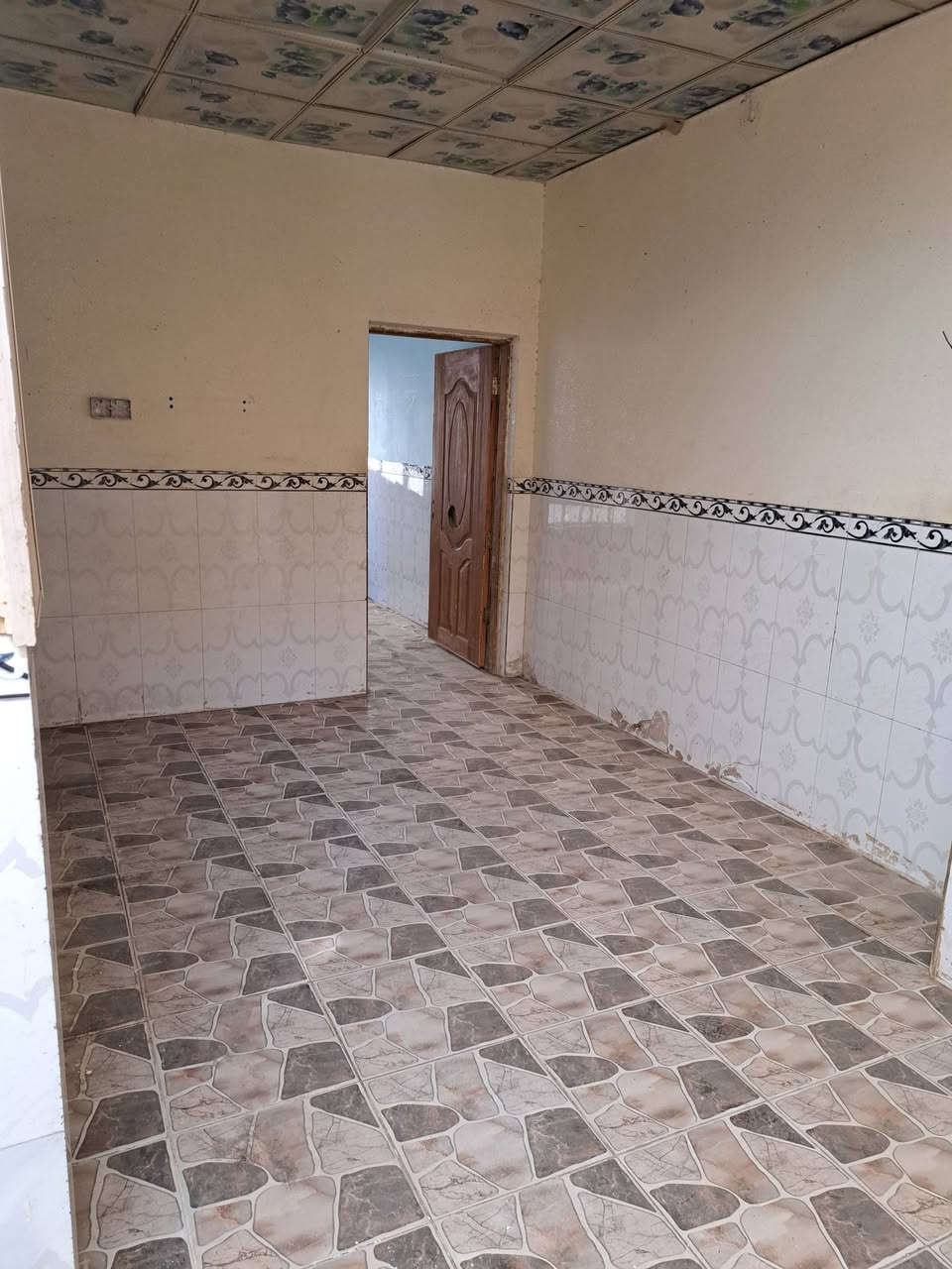 بيت للبيع مساحه 100 متر طابق واحد منطقة الامن الداخلي شارع طارق الخيكاني
للاستفسار اتصال ***********
