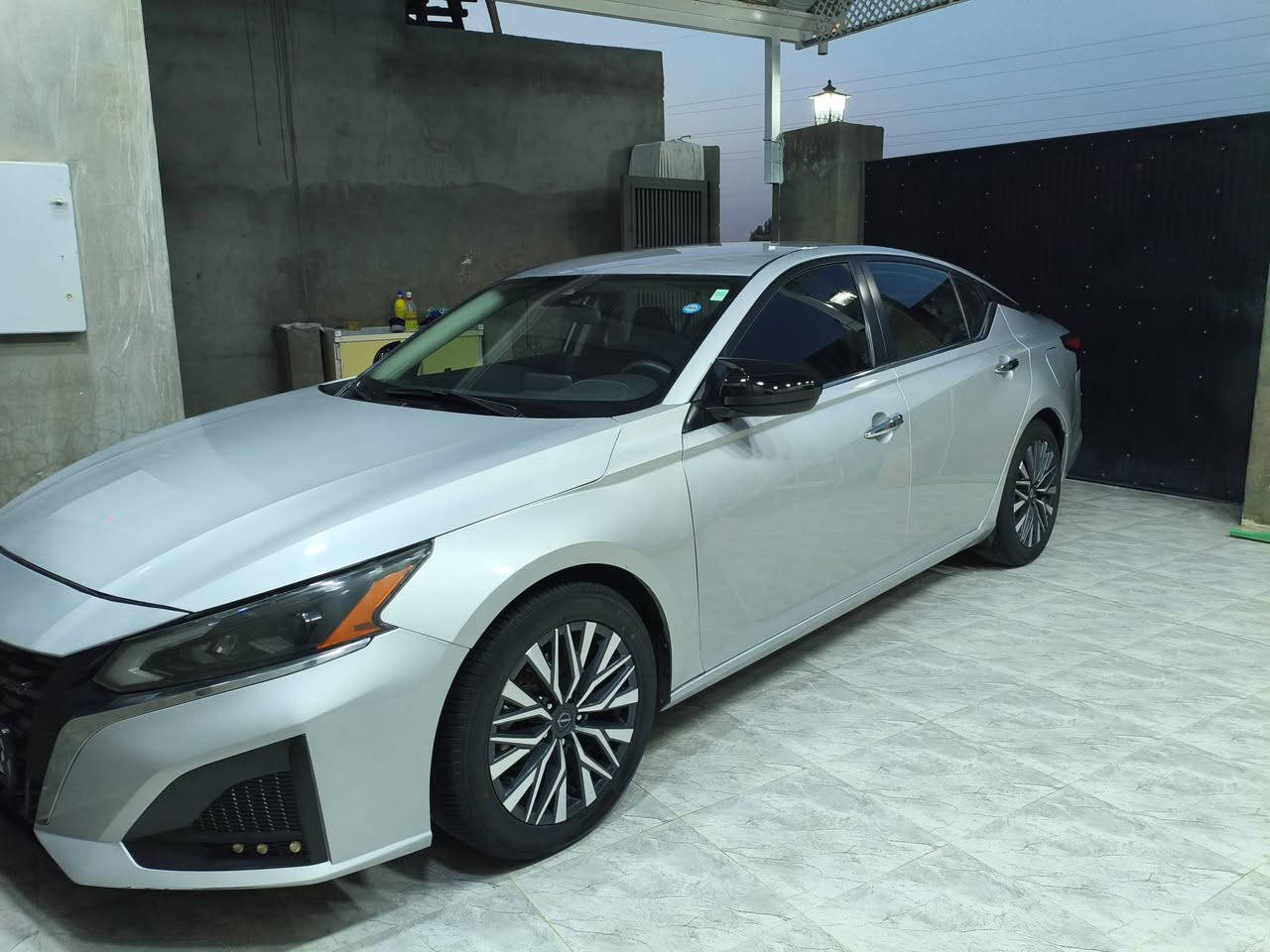 السلام عليكم
للبيع او مراوس بشمالي فقط 
التيما 2024 قطعتين صبغ ماشيه 26
باسمي السياره جديده جدااا على وضع الشركه 
العنوان ديالى. جلولاء 
للاتصال  ***********
