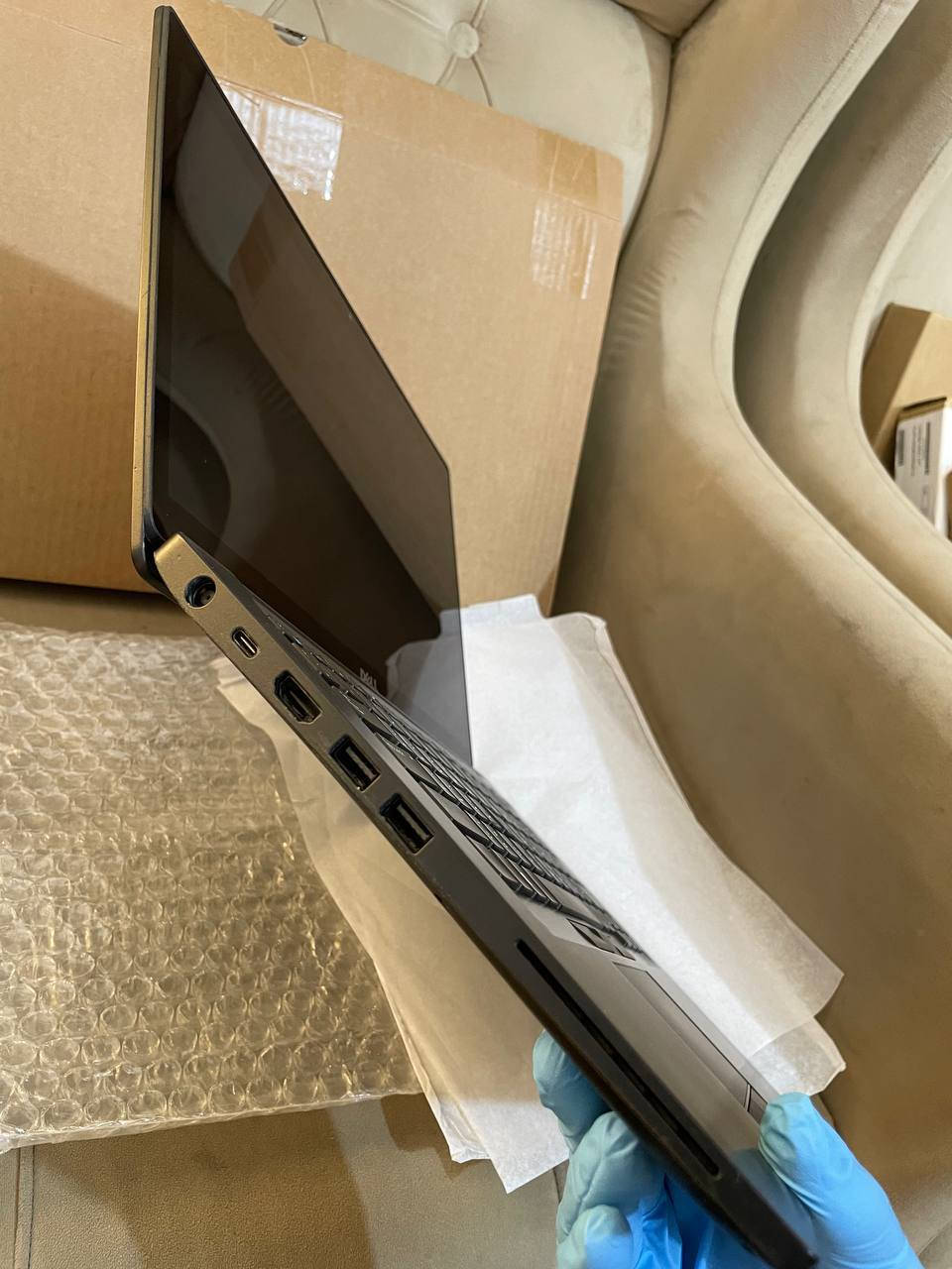 السلام عليكم 
لابتوب 7480 Dell مستخدم بنضافة عالية جدا 
خفيف الوزن سهل التنقل معالج قوي وشاشة لمس 

المواصفات 
المعالج Core i7 الجيل السابع 
الرام 8 كيكا 
الهارد 256 كيكا SSD
حجم الشاشة 14 انج بدقة FHD والشاشة لمس جميلة جدا 
كيبورد عربي انكليزي ضوئي 
يحتوي على كامرة + منفذ Type C + منفذ HDMI  
بطارية ليثيوم قوية من 2 الى 4 ساعات مع ضمان ساعة كاملة فما فوق 

ضمان باللابتوب لمدة اسبوع كامل استبدال في حال وجود أي خلل او عطل 

سعر اللابتوب 290 الف شامل التوصيل لباب البيت 

العنوان كربلاء المقدسة الحر حي العسكري بناية مجمع التراث الطبي مركز التواصل 

للطلب: ***********
