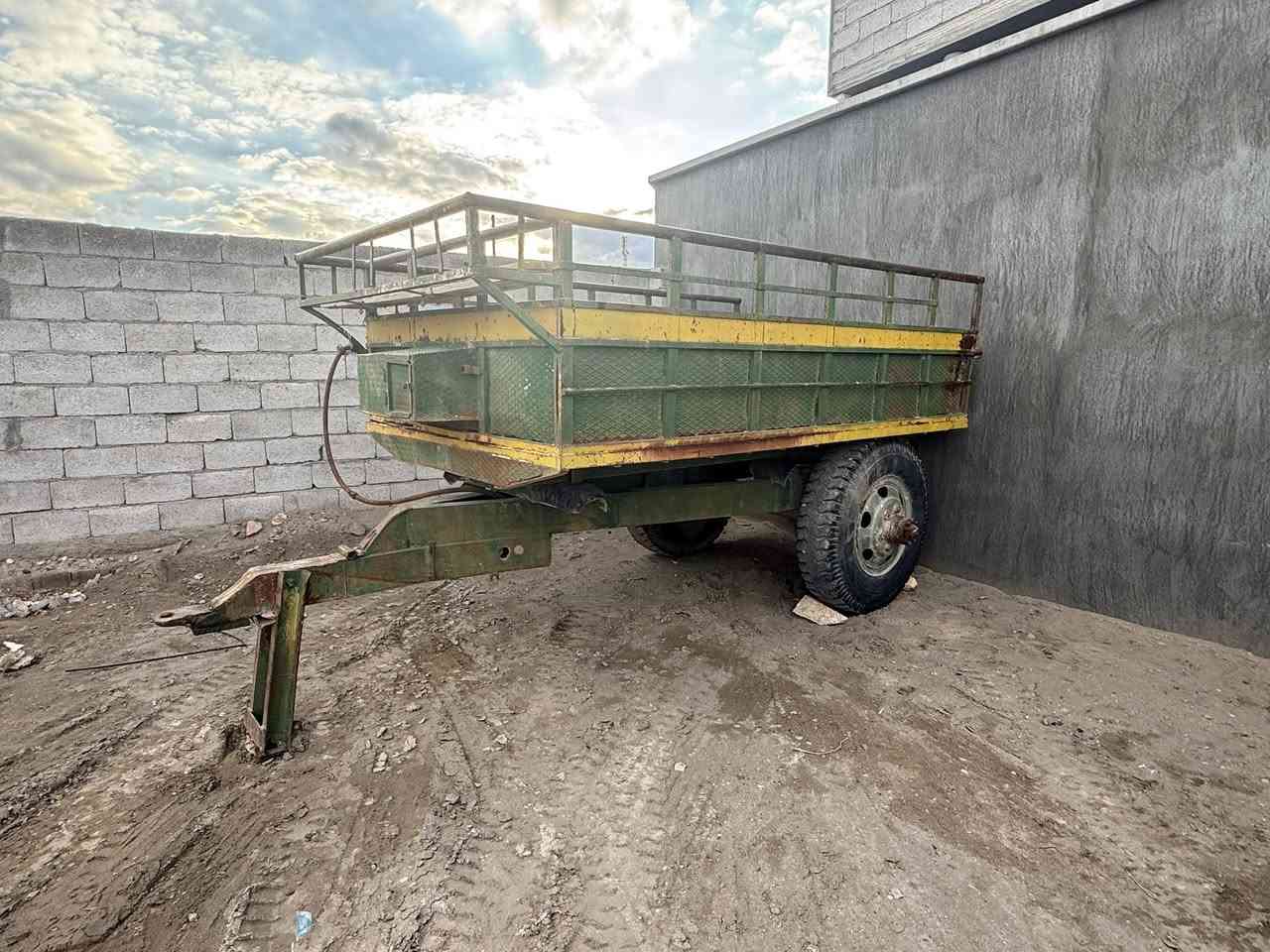 السلام عليكم ورحمة الله وبركاته مكلف بالنشر للبيع بالنقد او الآجل
متوفر تركتر فيات موديل ٨٣ 
جاهز للعمل بدون نقص مع معدات زراعية كاملة
فدان شركة اصلي إيطالي 
خرماشة تركية ١١ سن 
عربانة عمل درجة أولى 
هولدر مبيد تركي 
ناثرة سماد تركي 
معدلاني 
ديچر 
مرازة 
للبيع بالنقد او الآجل حسب الاتفاق للاستفسار اكثر الاتصال بالرقم 
***********
