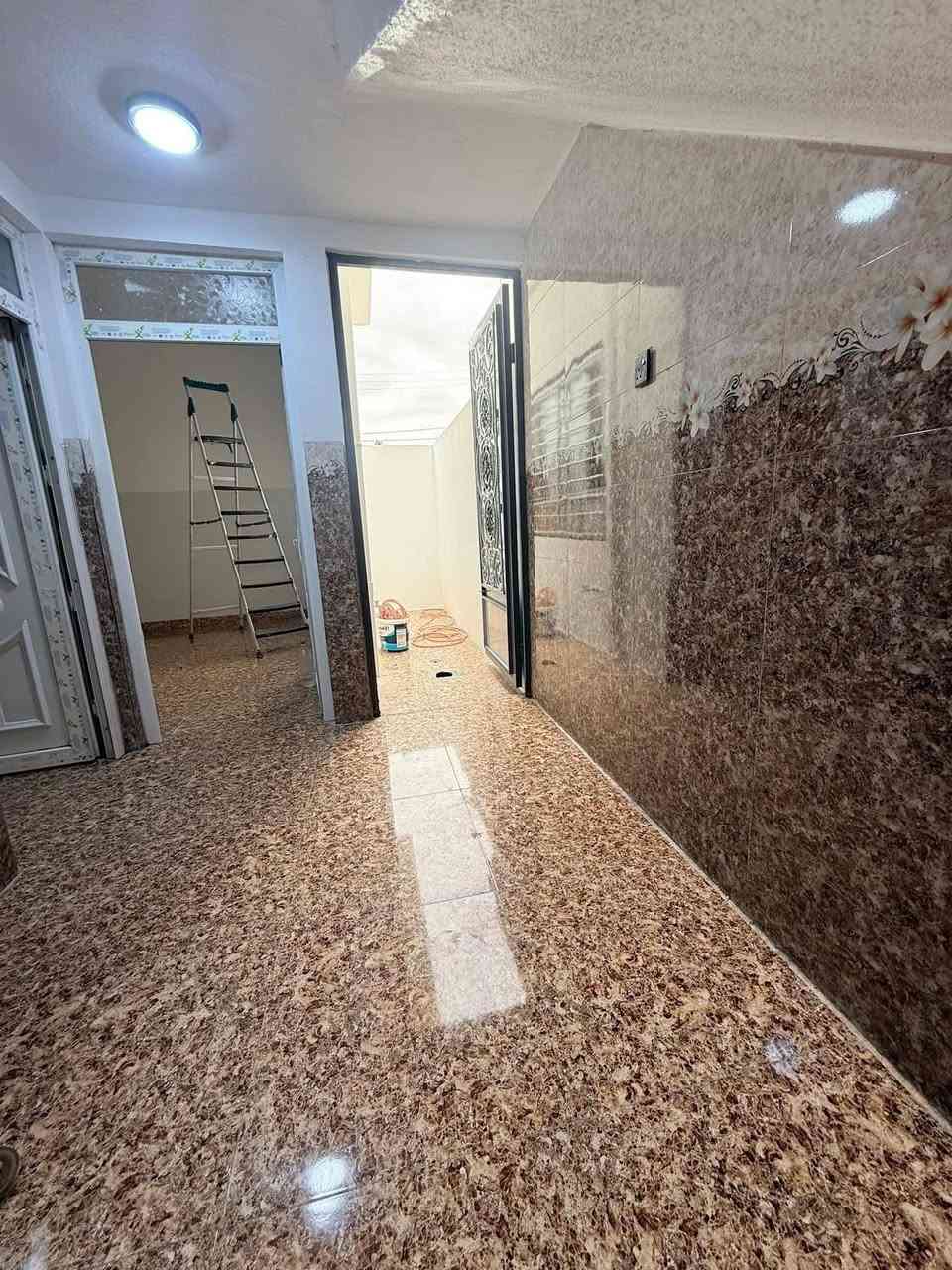 🏢للبيع 🏢 👈مساحه 125 👈 واجهه 6وربع 👈عمق 20
👈الموقع موصل حي الانتصار
👈شارع 60 مقابل المستوصف المربع الذهبي 🔥🔥
👈 الدار فول مواصفات 🔥
👈 الدار متكون غرفتين نوم وهول ومطبخ واستقبال وصحيات وبيتونه
 📒📜 سند طابو الزهور شرط التحويل ملك صرف
💸 السعر 🛑 78 
📱للتواصل والاستفسار الاتصال
📱***********
📱***********
